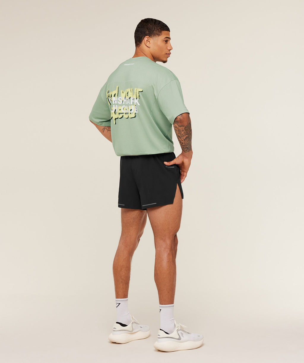 gymshark-running-graphic-t-shirt-ss-tops