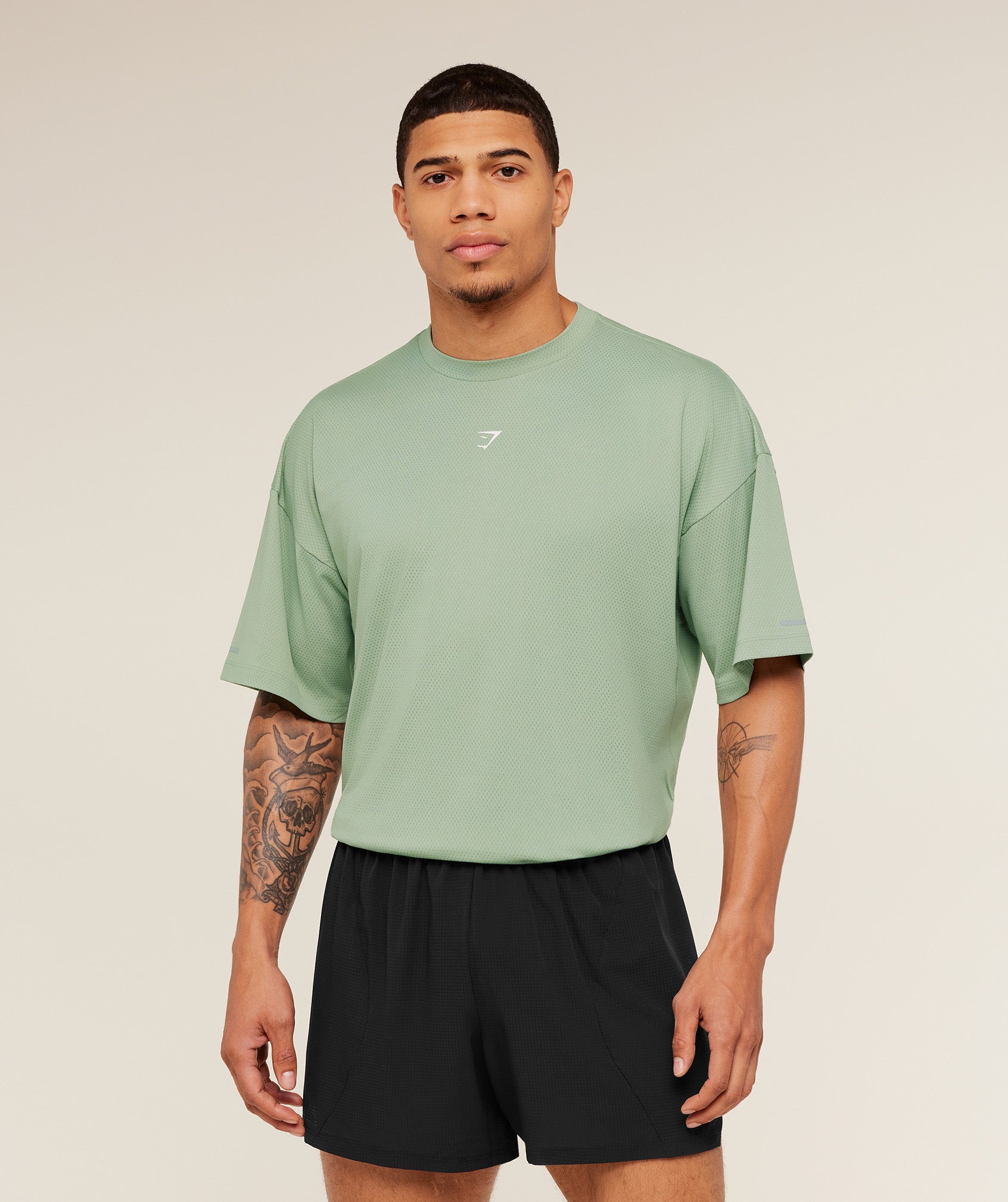 gymshark-running-graphic-t-shirt-ss-tops
