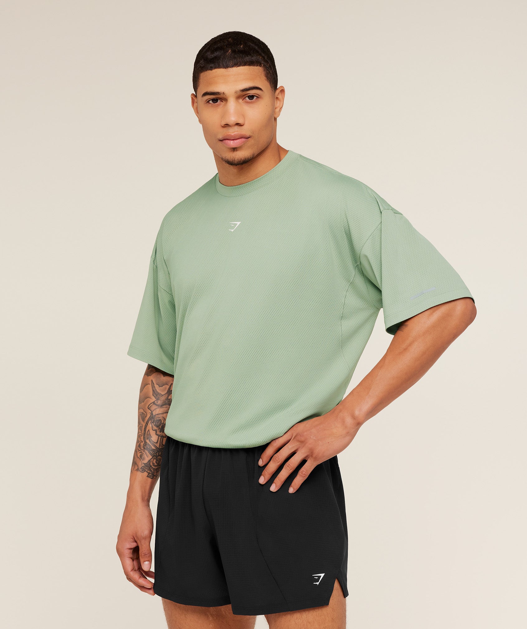 gymshark-running-graphic-t-shirt-ss-tops
