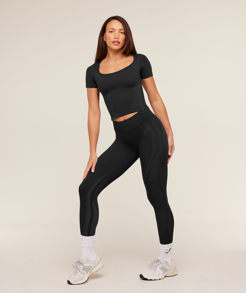 gymshark-weekend-seamless-short-sleeve-top-ss-tops-black-ss26