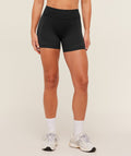 gymshark-weekend-seamless-short-shorts