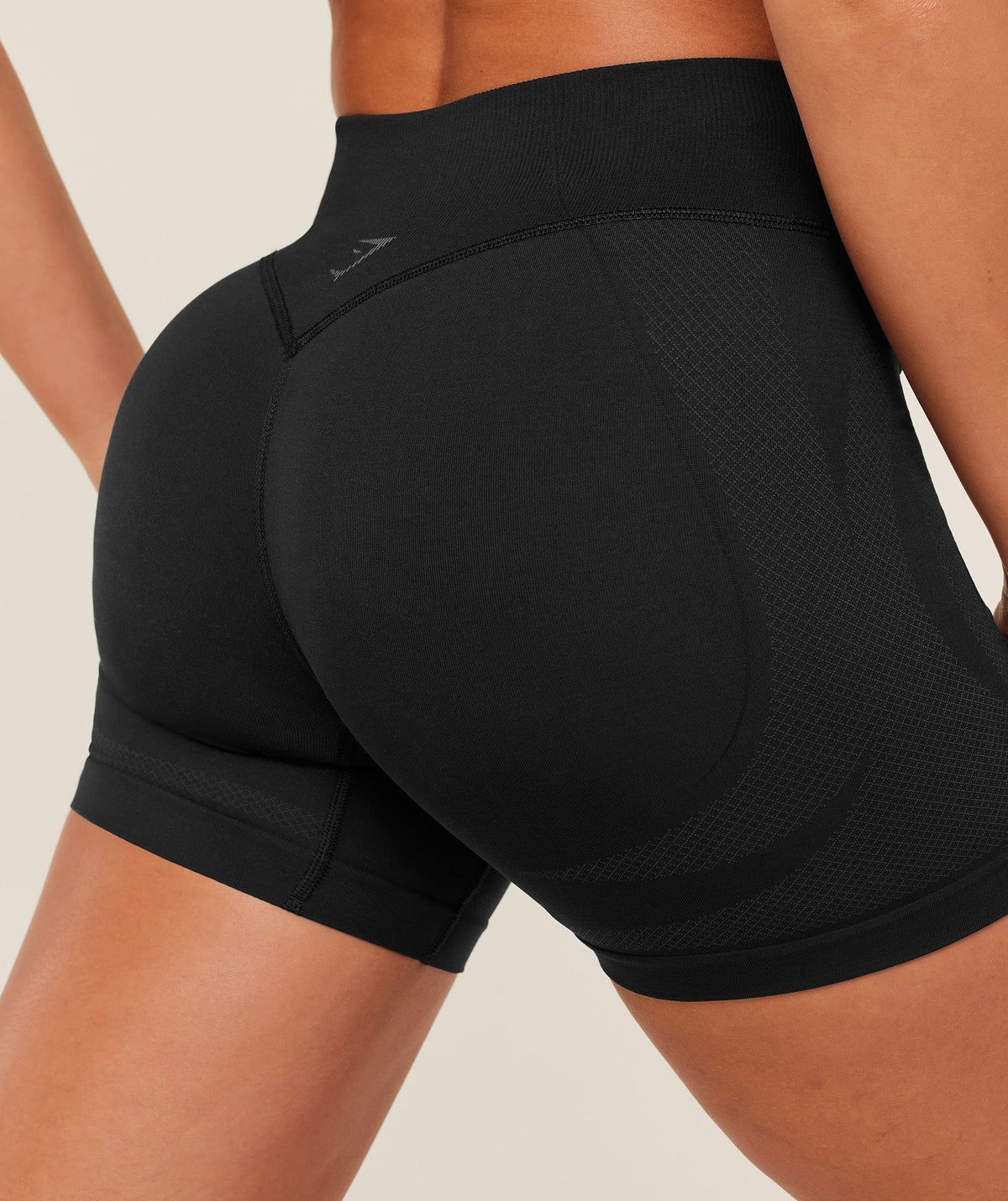 gymshark-weekend-seamless-short-shorts