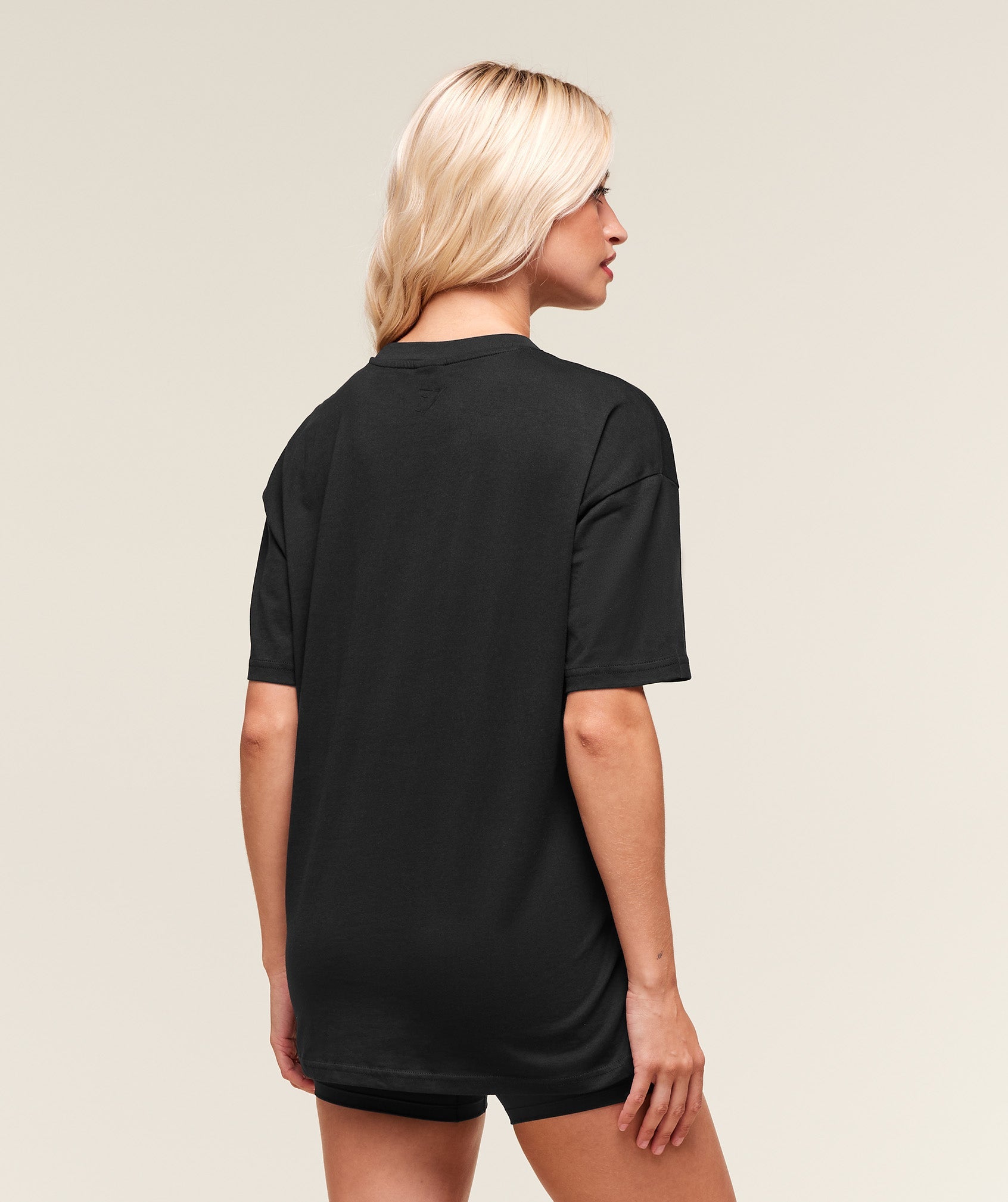 gymshark-block-oversized-t-shirt-ss-tops-black-aw25