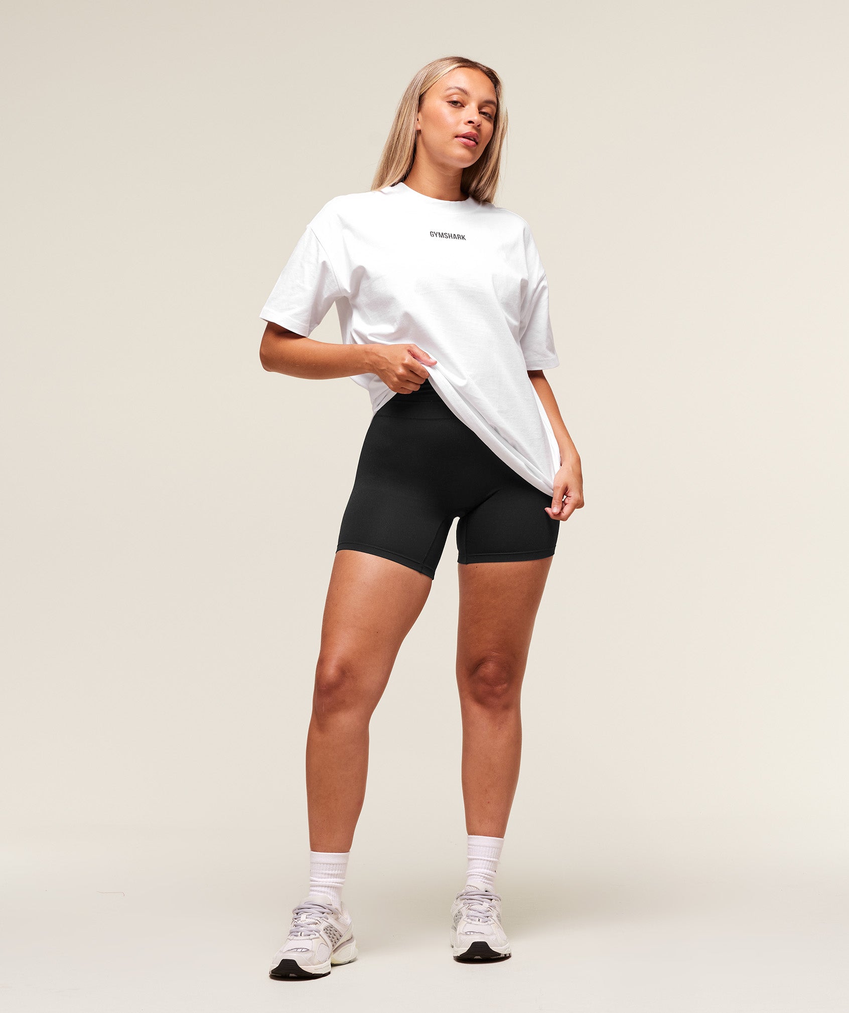 gymshark-block-oversized-t-shirt-ss-tops-white-aw25