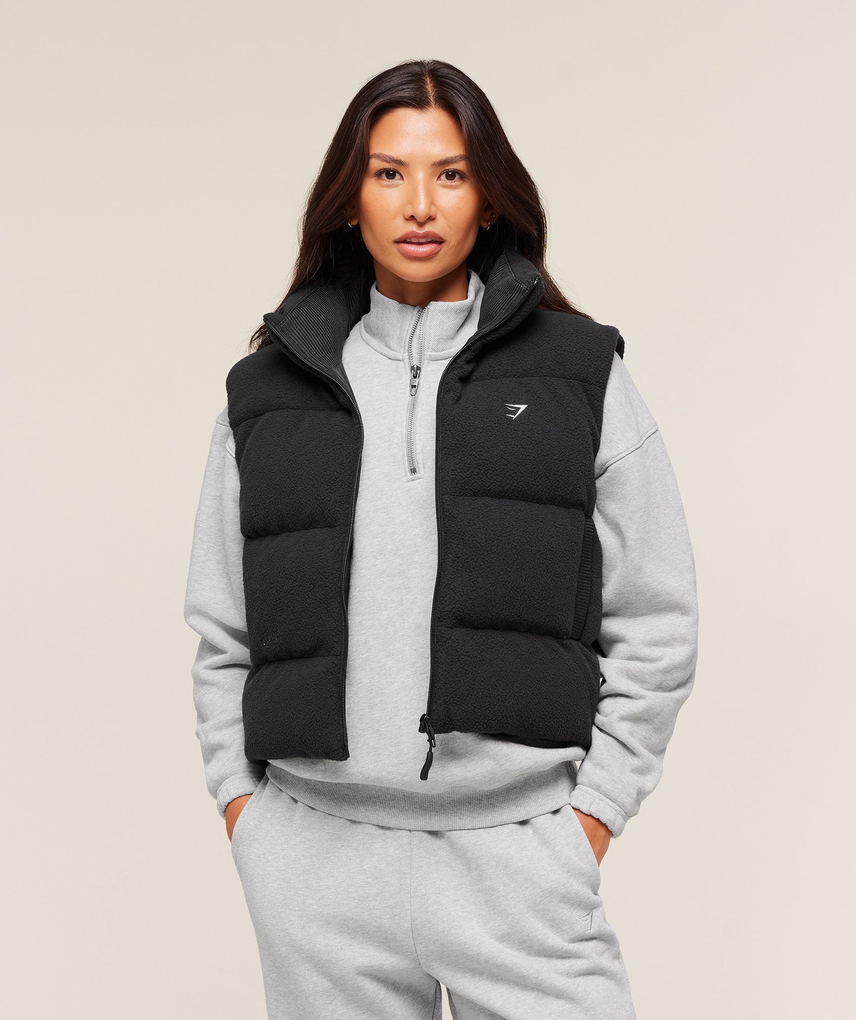 gymshark-borg-puffer-vest-jackets-outerwear-black-aw25