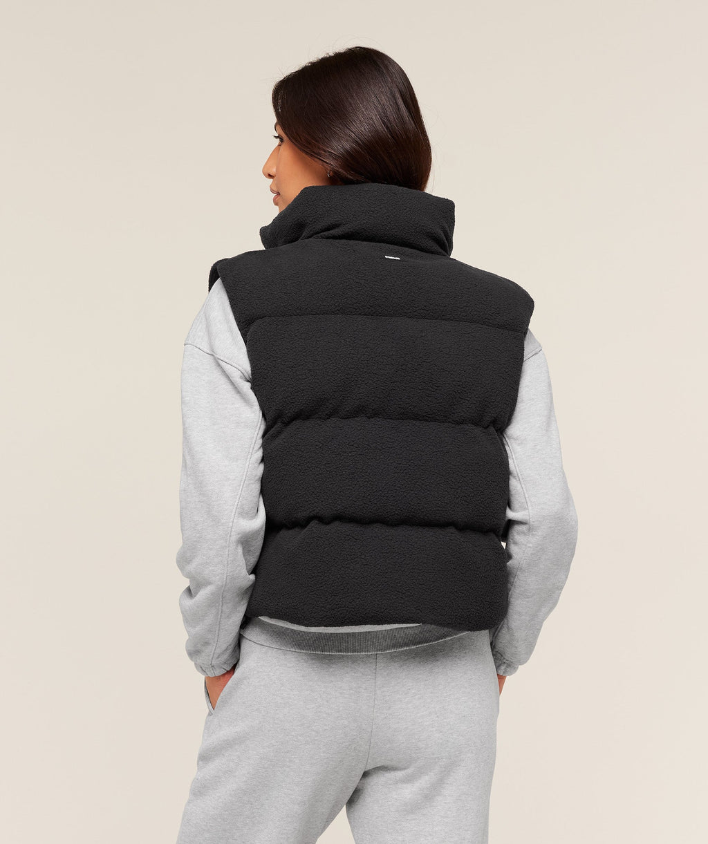 gymshark-borg-puffer-vest-jackets-outerwear-black-aw25