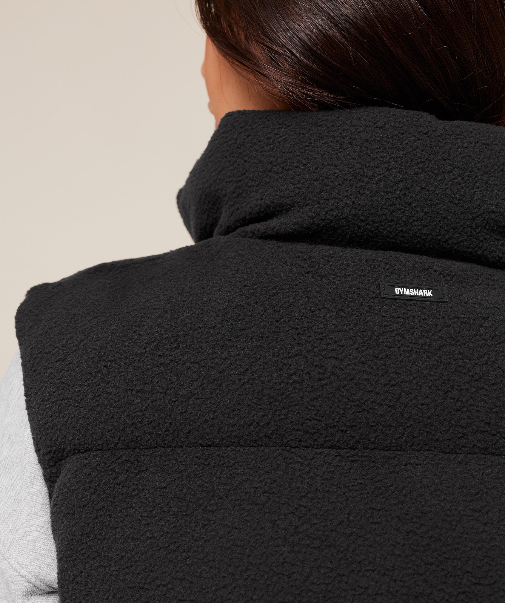 gymshark-borg-puffer-vest-jackets-outerwear-black-aw25