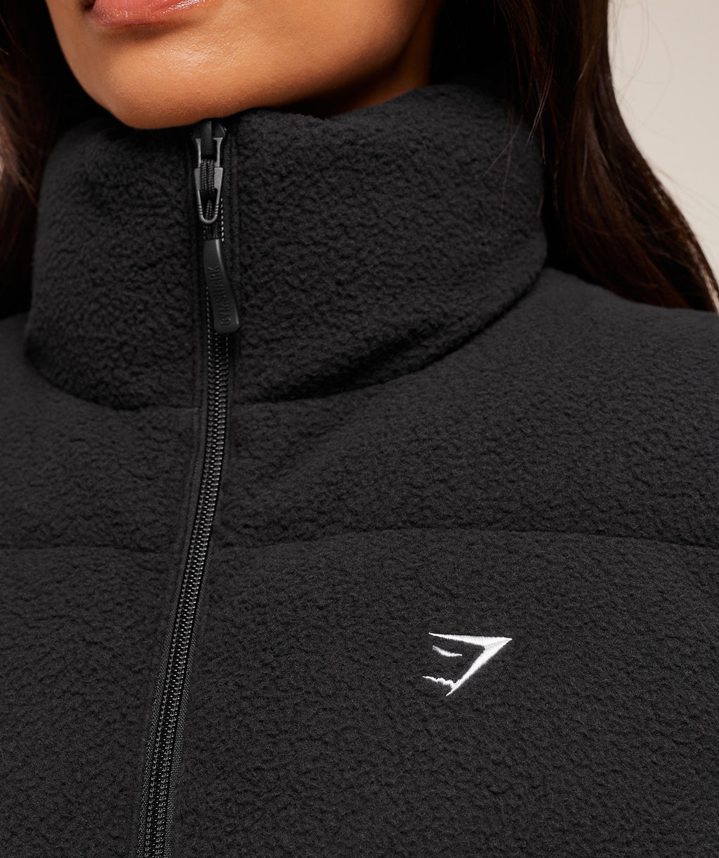 gymshark-borg-puffer-vest-jackets-outerwear-black-aw25
