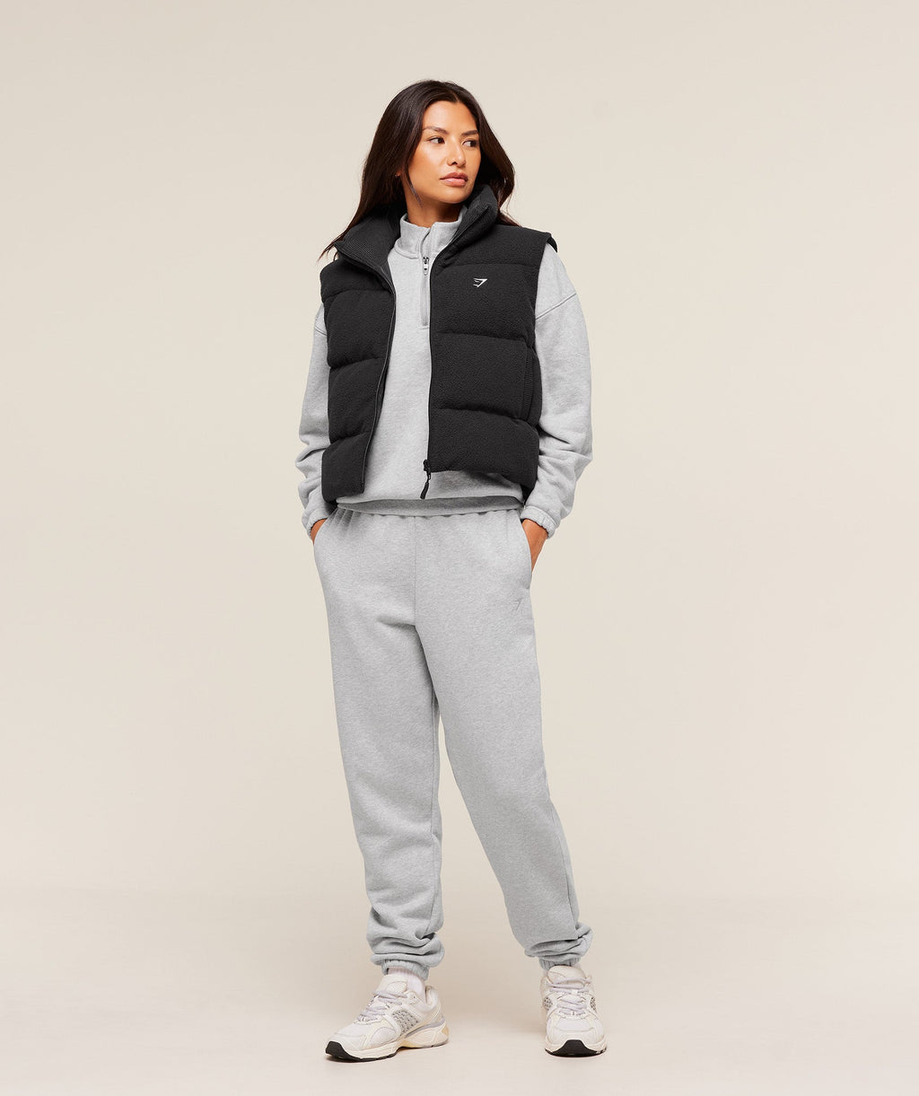 gymshark-borg-puffer-vest-jackets-outerwear-black-aw25