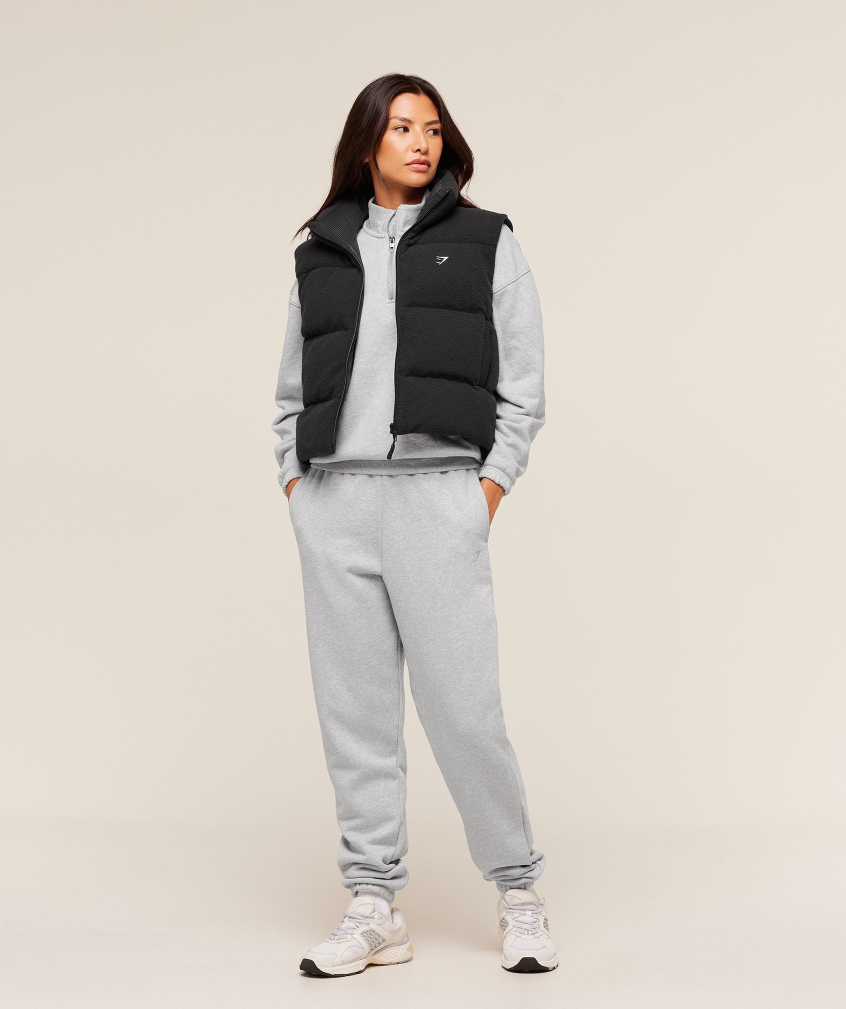 gymshark-borg-puffer-vest-jackets-outerwear-black-aw25