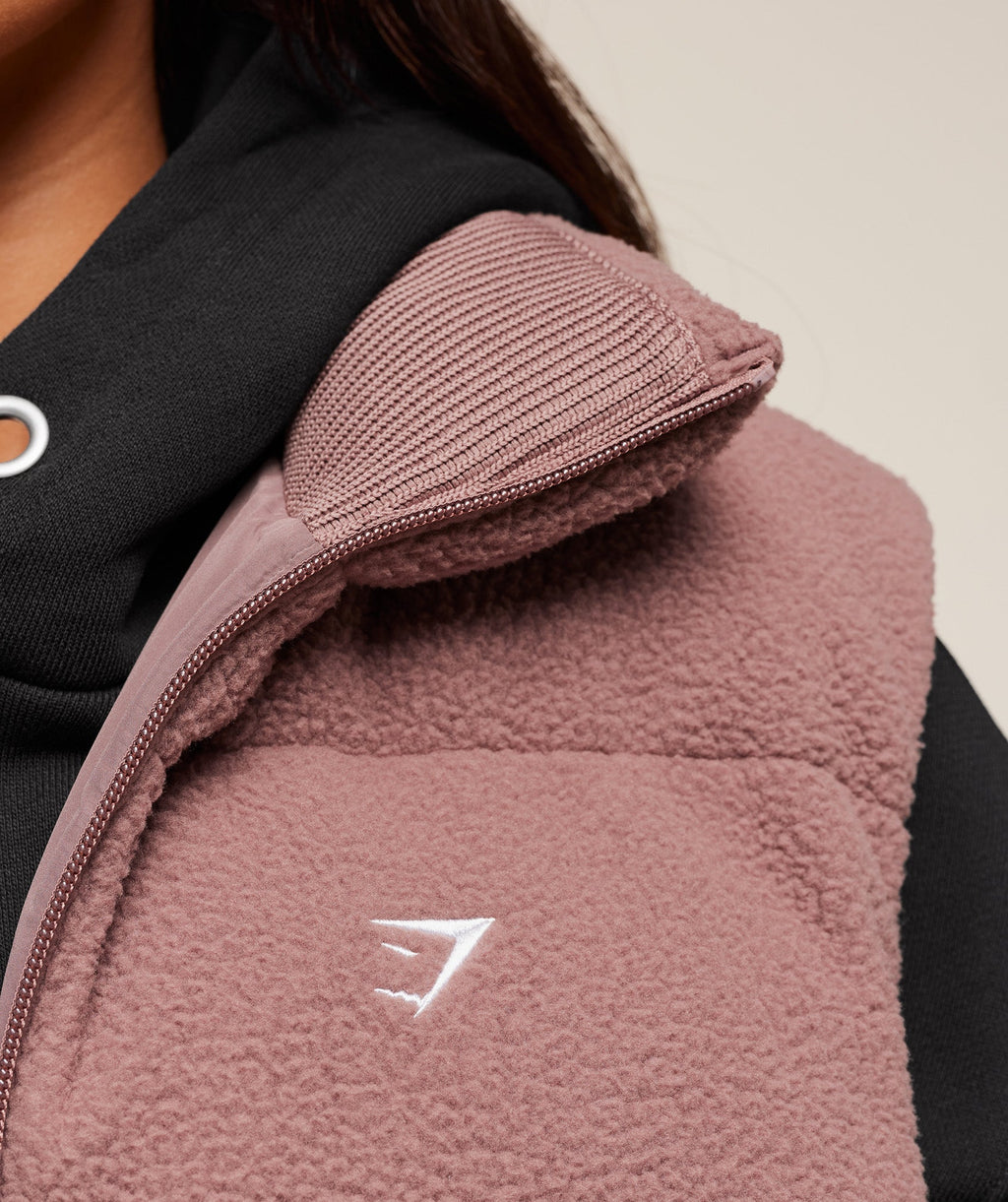 gymshark-borg-puffer-vest-jackets-outerwear-pink-aw25
