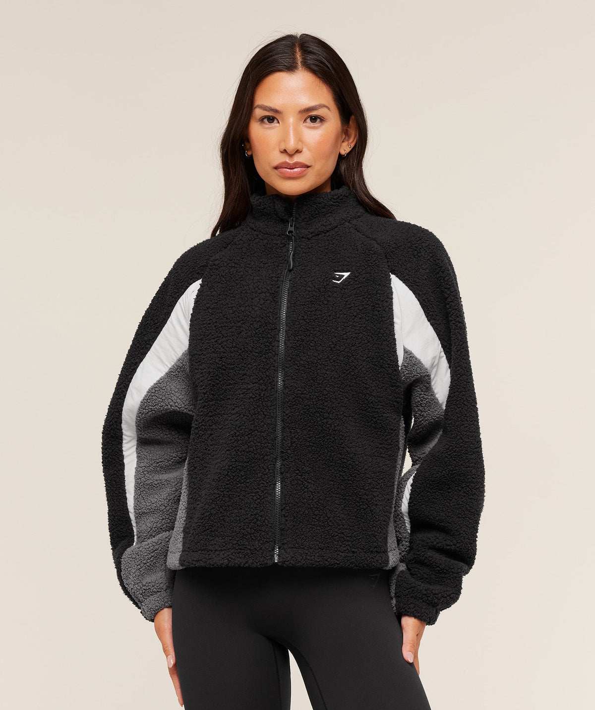 gymshark-contrast-sherpa-jacket-jackets-outerwear-black-aw25
