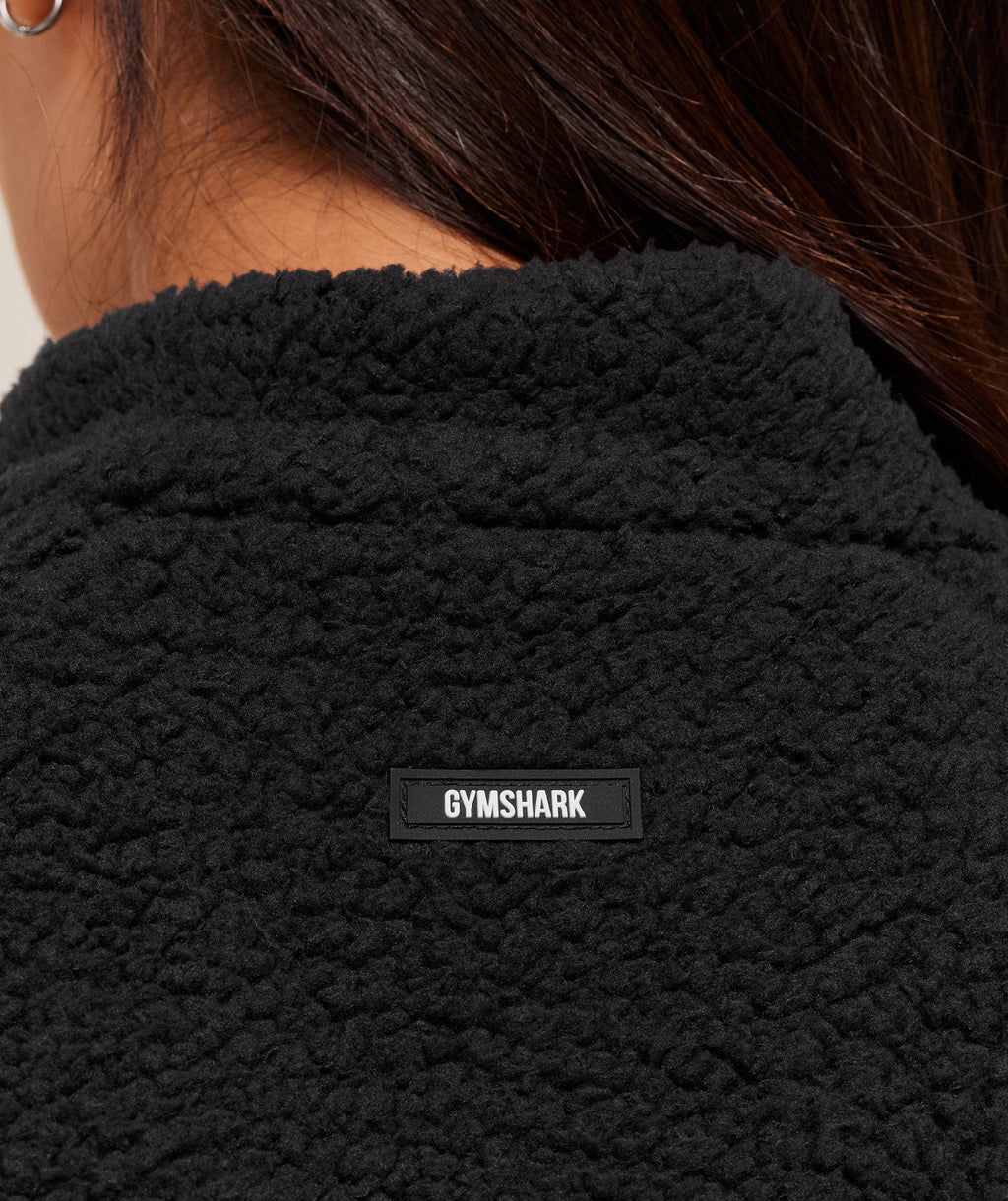 gymshark-contrast-sherpa-jacket-jackets-outerwear-black-aw25