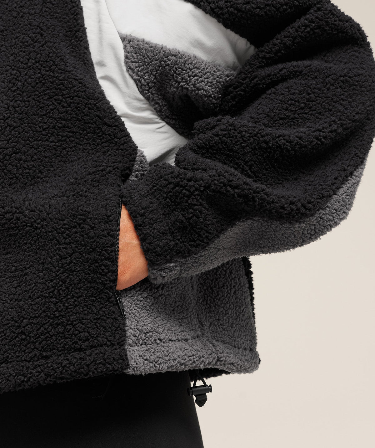 gymshark-contrast-sherpa-jacket-jackets-outerwear-black-aw25