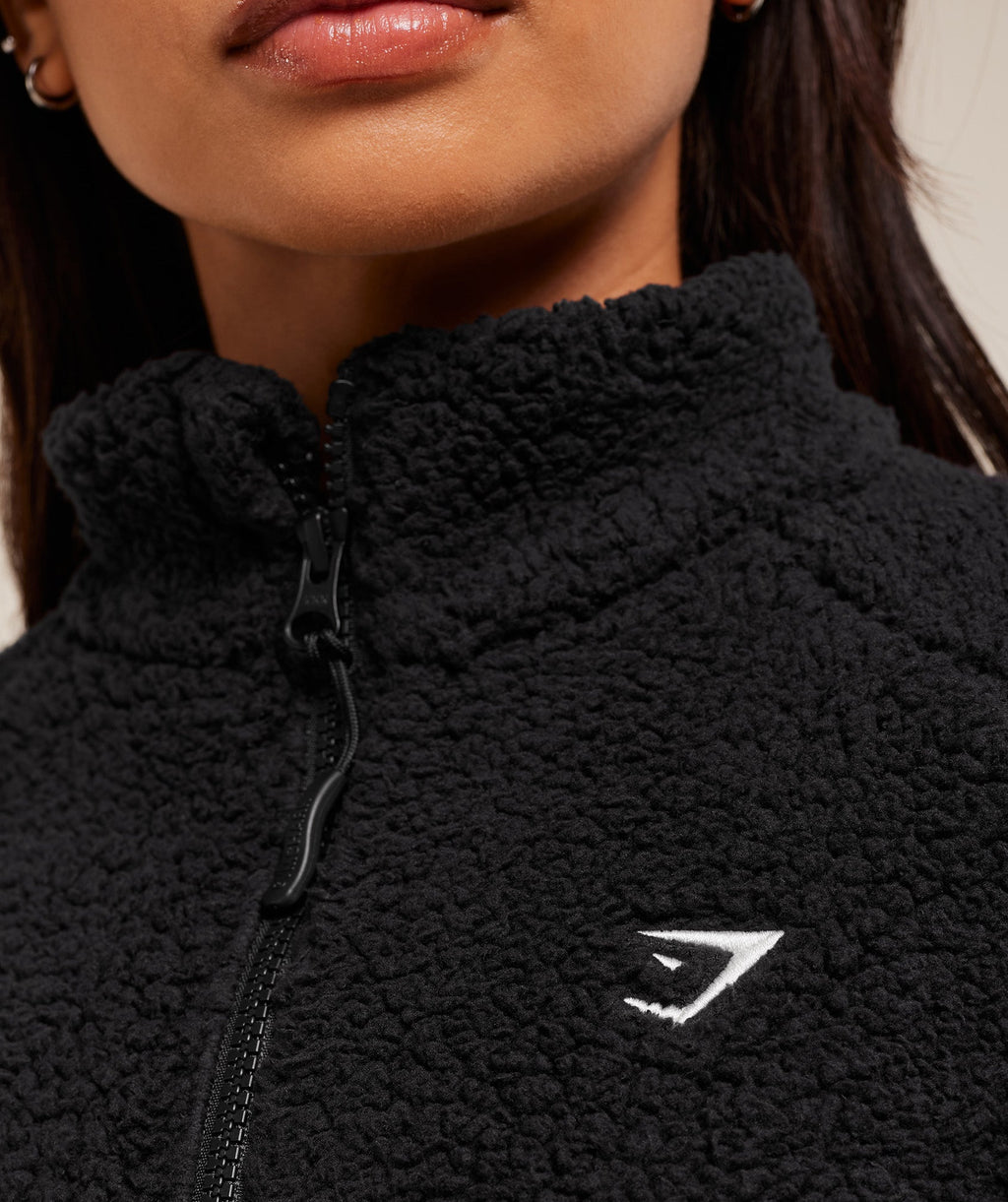 gymshark-contrast-sherpa-jacket-jackets-outerwear-black-aw25