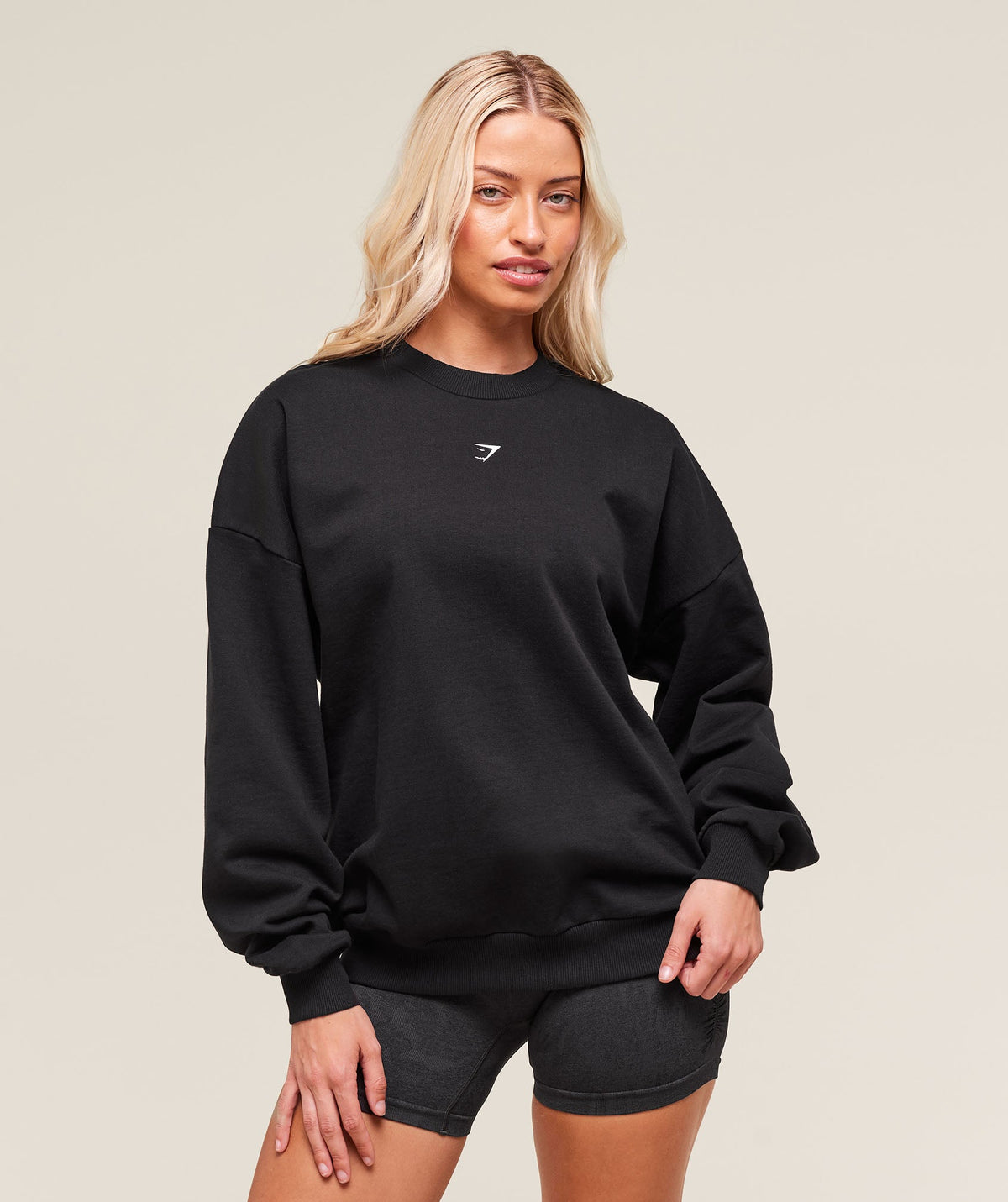 gymshark-cherry-graphic-oversized-sweatshirt-pullovers-black-ss25