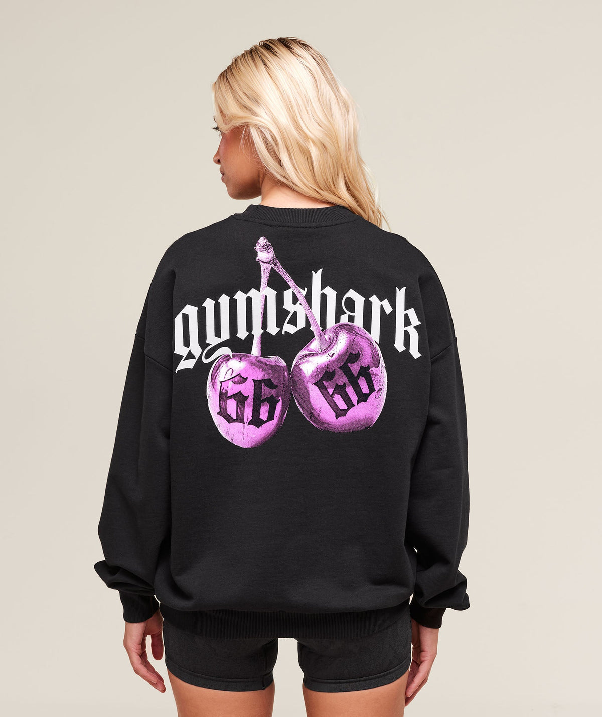 gymshark-cherry-graphic-oversized-sweatshirt-pullovers-black-ss25
