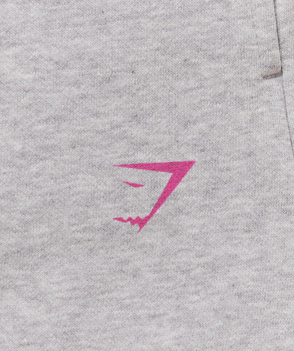 gymshark-collegiate-graphic-fleece-shorts-shorts-grey-ss25