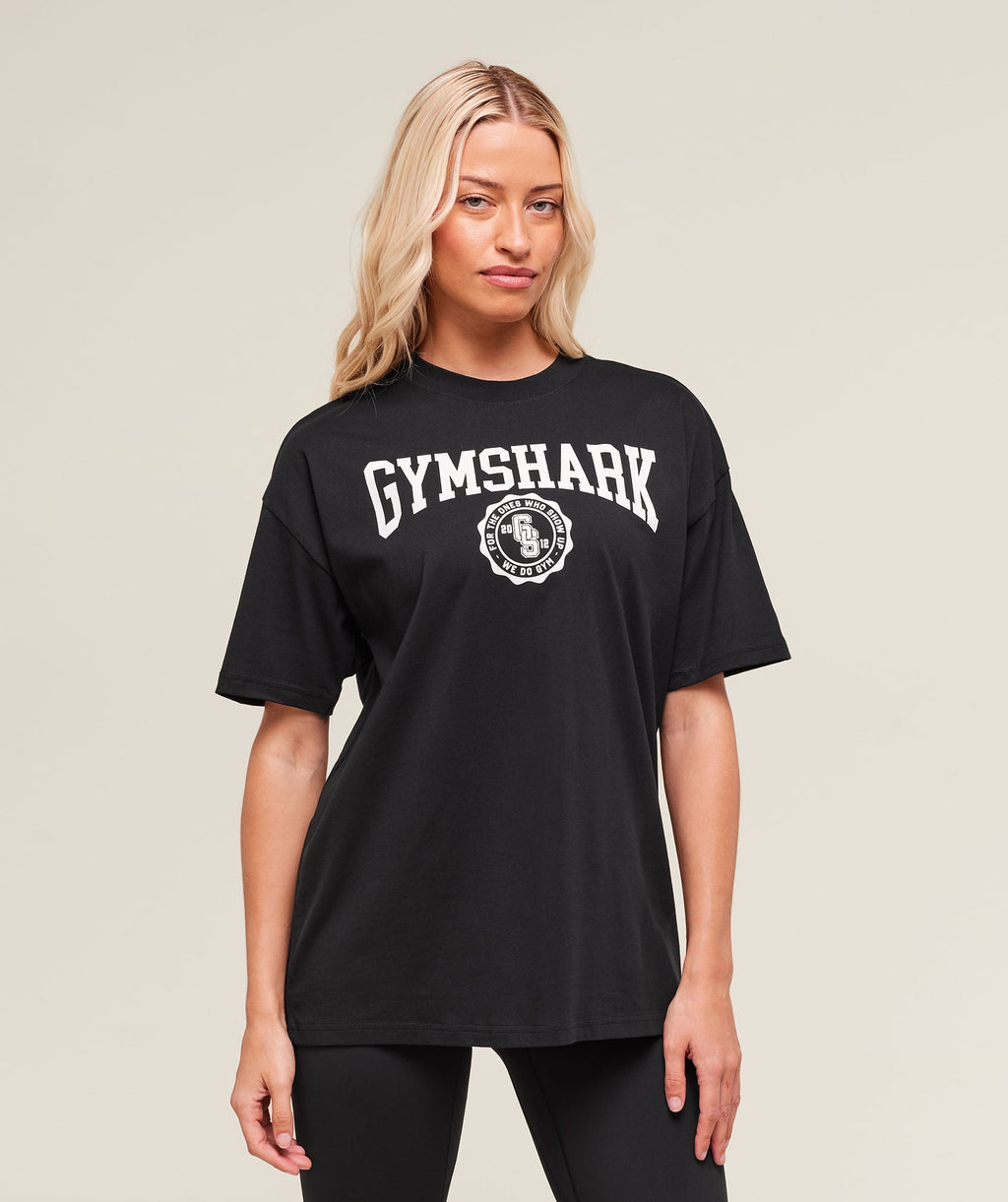 gymshark-collegiate-graphic-t-shirt-ss-tops-black-ss25
