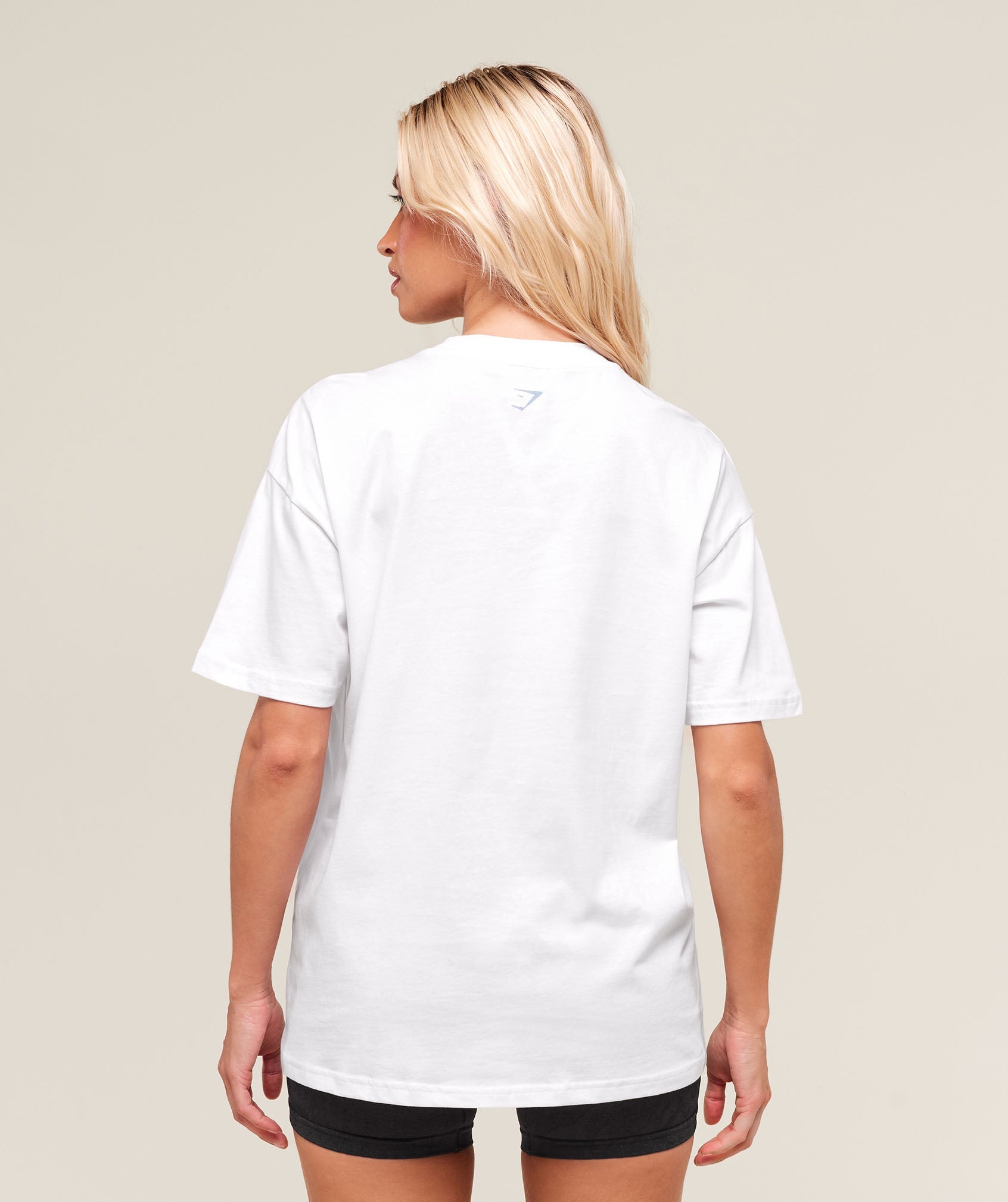 gymshark-collegiate-graphic-t-shirt-ss-tops-white-ss25