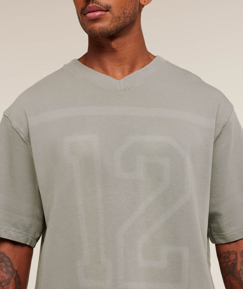gymshark-collegiate-washed-jersey-t-shirt-ss-tops-grey-aw25