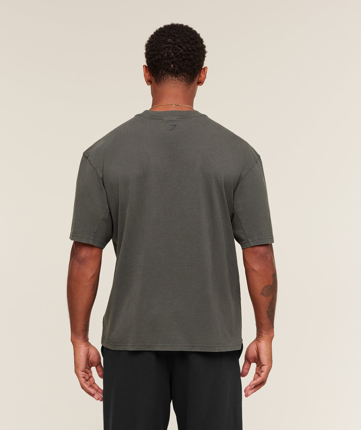 gymshark-collegiate-washed-t-shirt-ss-tops-grey-aw25