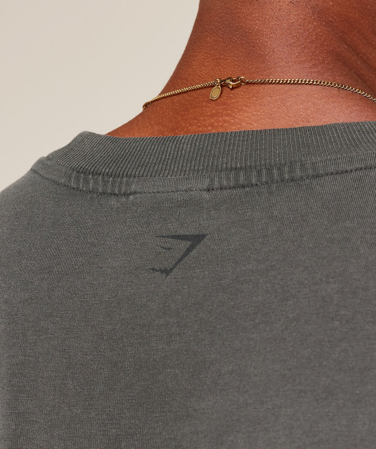 gymshark-collegiate-washed-t-shirt-ss-tops-grey-aw25
