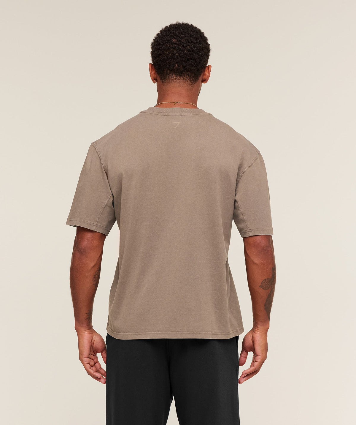 gymshark-collegiate-washed-t-shirt-ss-tops-brown-aw25