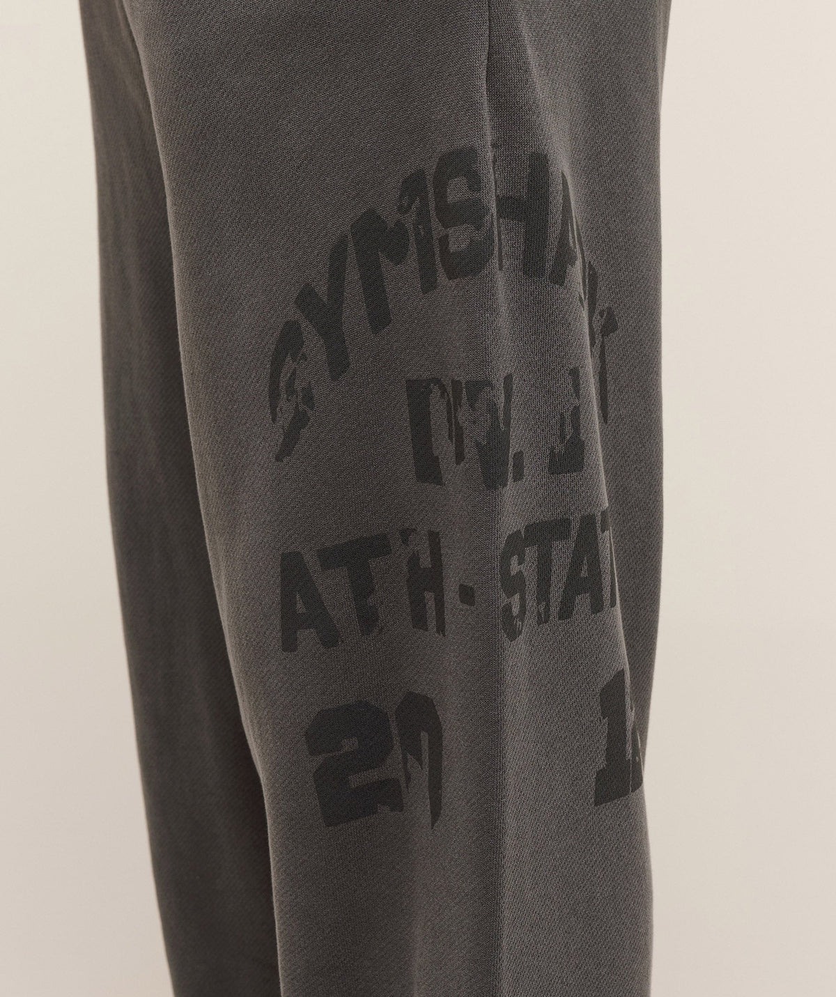 gymshark-colegiate-washed-wide-leg-jogger-pants-grey-aw25