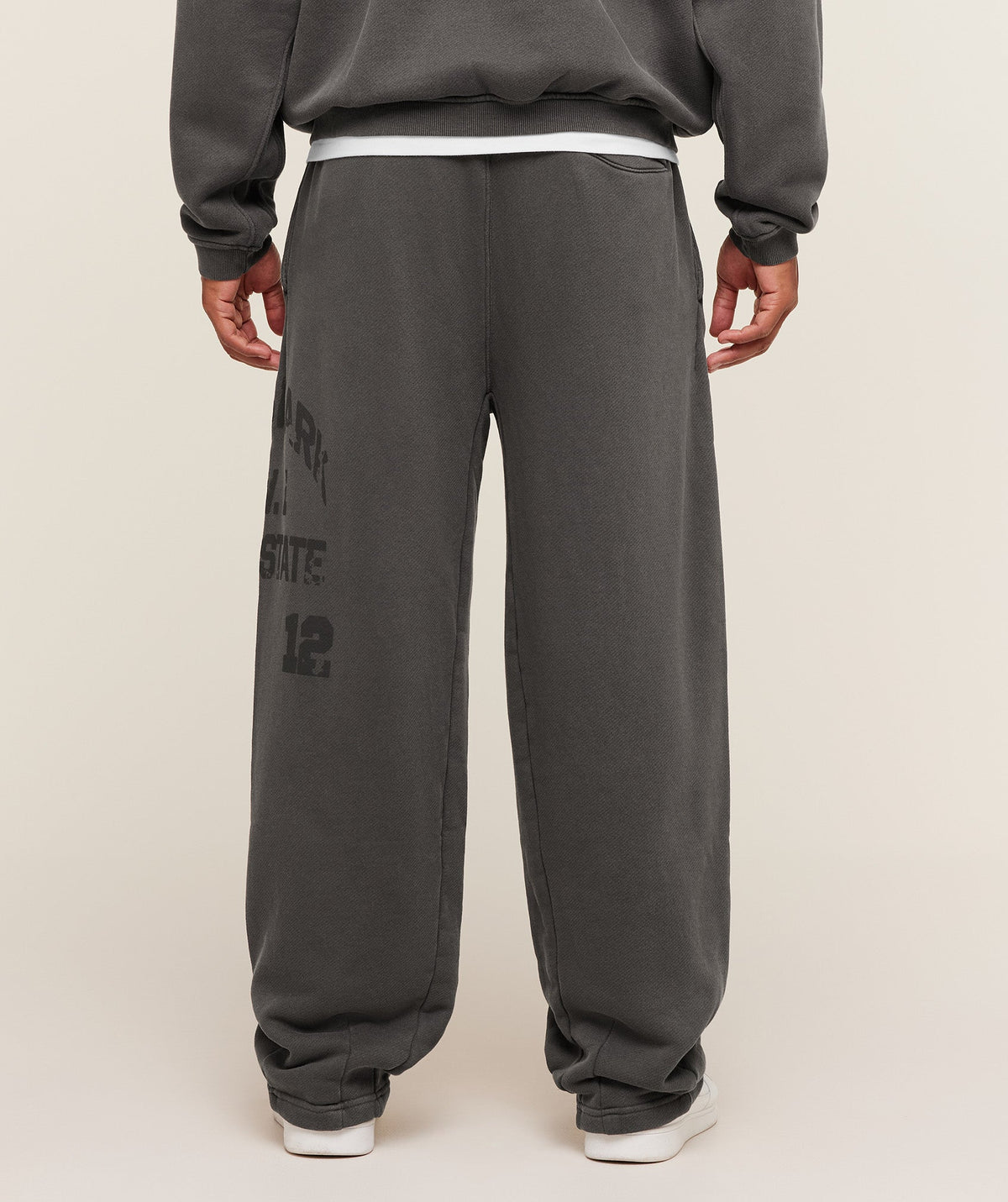 gymshark-collegiate-washed-zip-up-hoodie-pullovers-grey-aw25