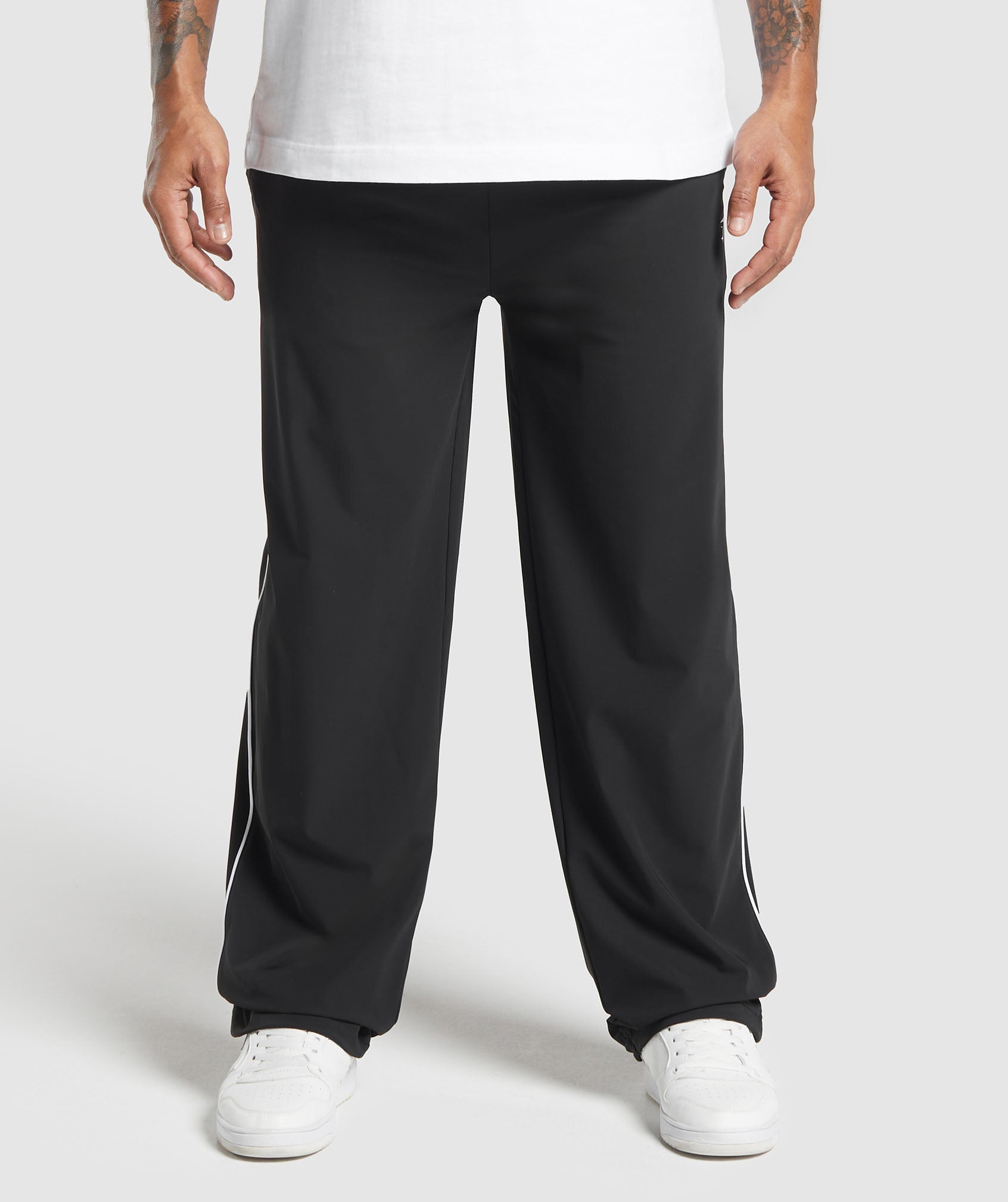 gymshark-contrast-straight-leg-pant-pants-black-aw24