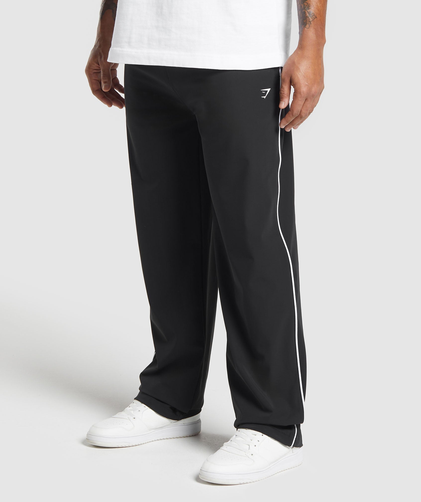 gymshark-contrast-straight-leg-pant-pants-black-aw24