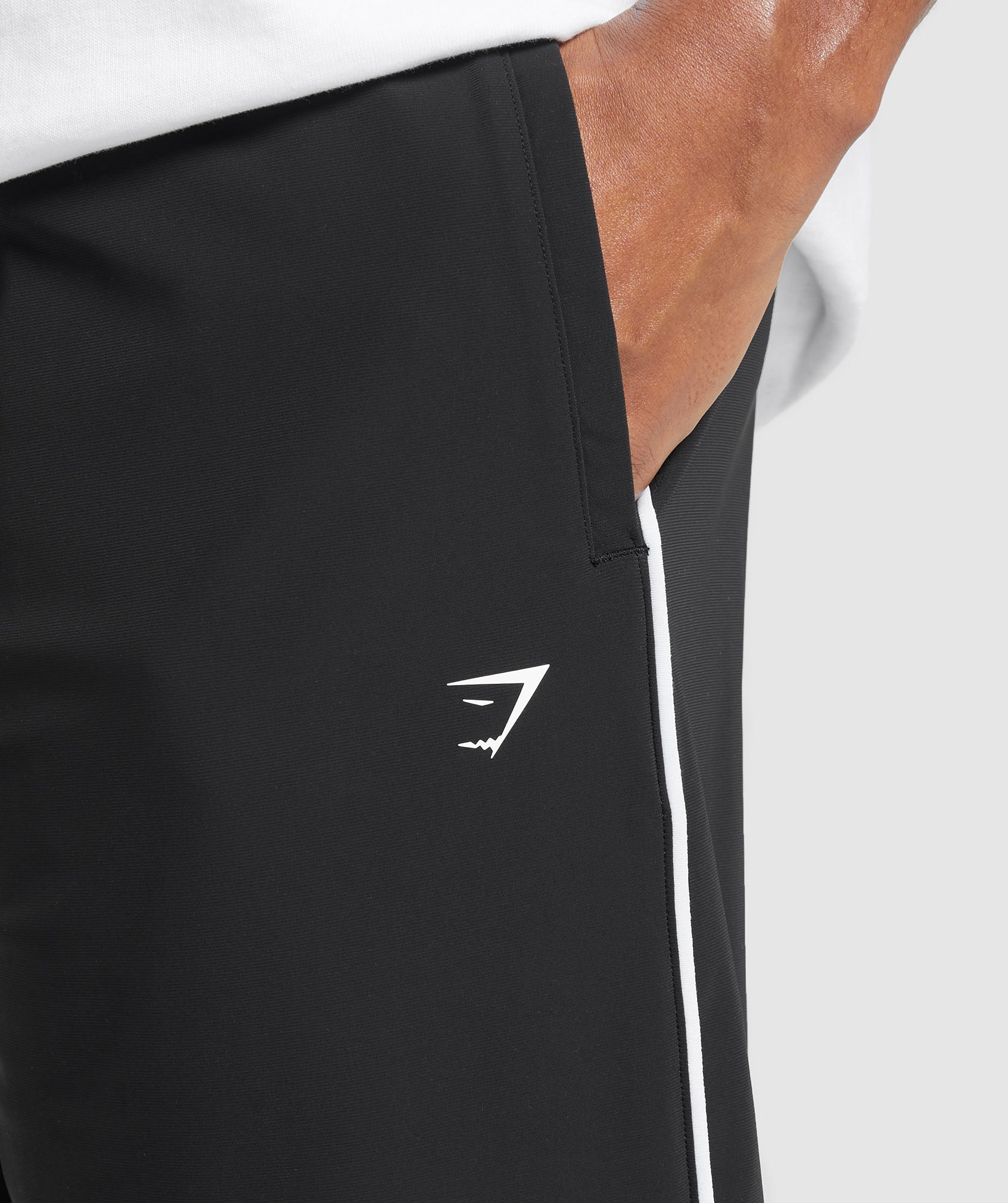 gymshark-contrast-straight-leg-pant-pants-black-aw24