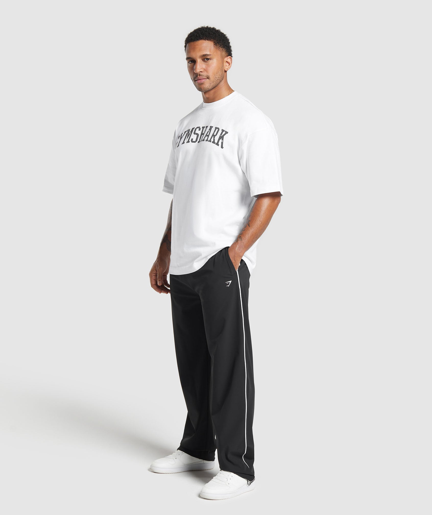 gymshark-contrast-straight-leg-pant-pants-black-aw24