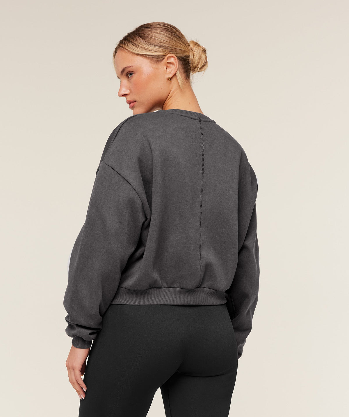 gymshark-cosy-luxe-sweatshirt-pullovers-grey-ss26