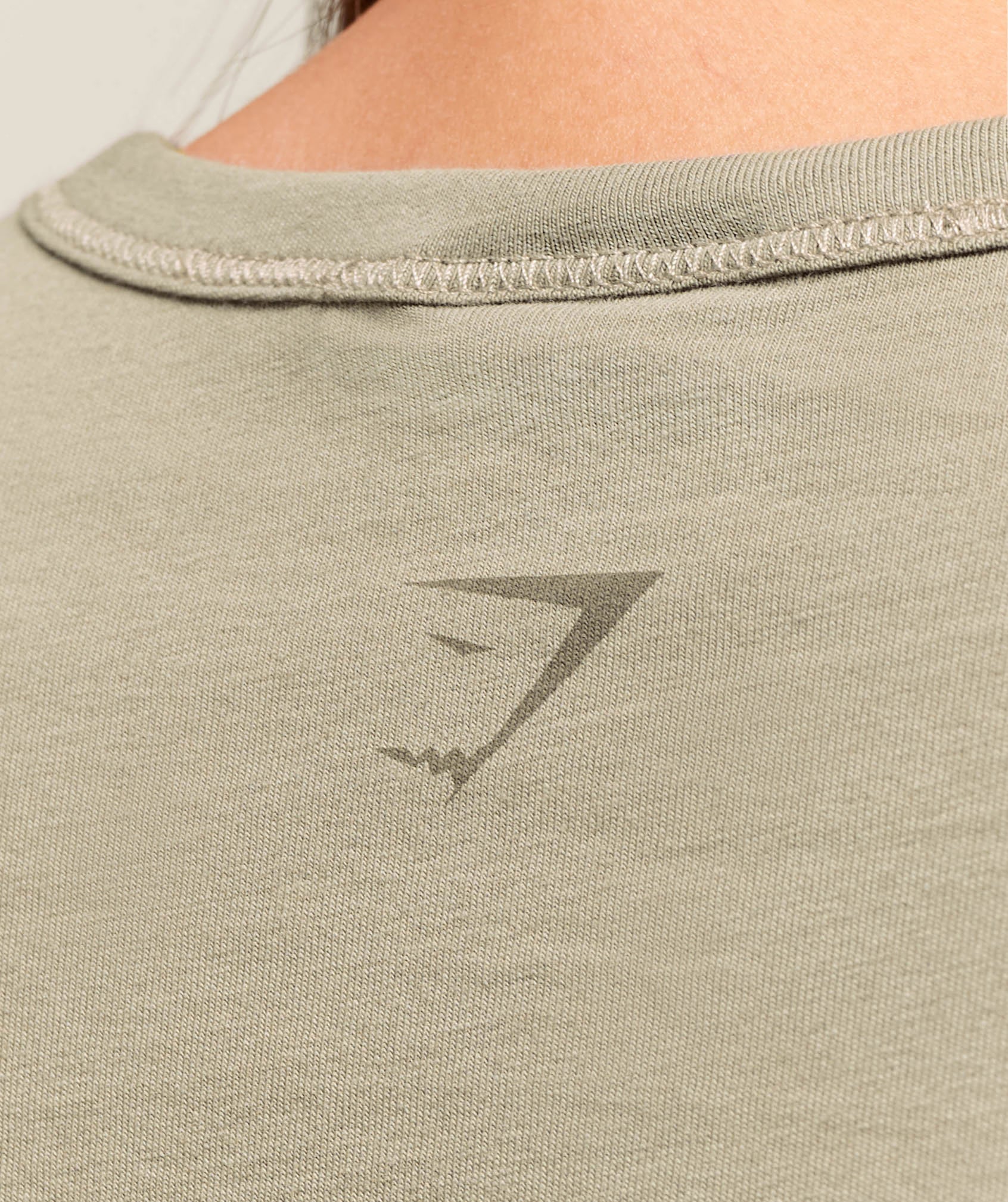 gymshark-cotton-graphic-midi-t-shirt-linen-brown-ss25