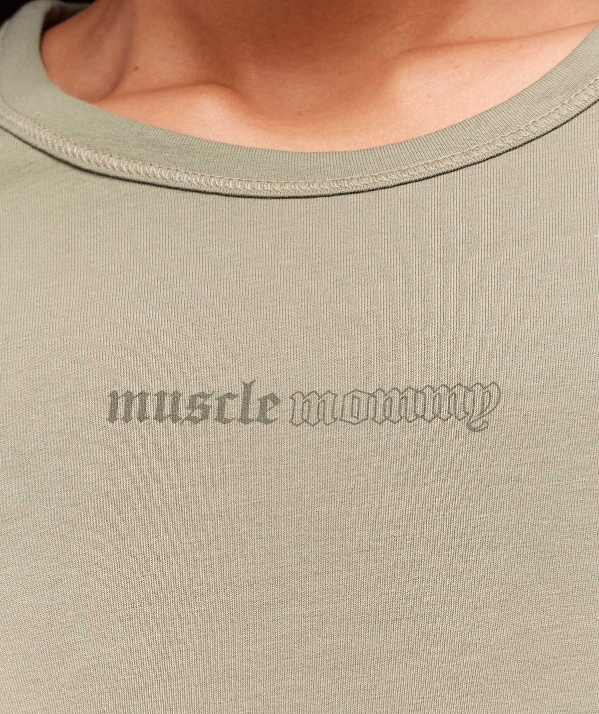 gymshark-cotton-graphic-midi-t-shirt-linen-brown-ss25