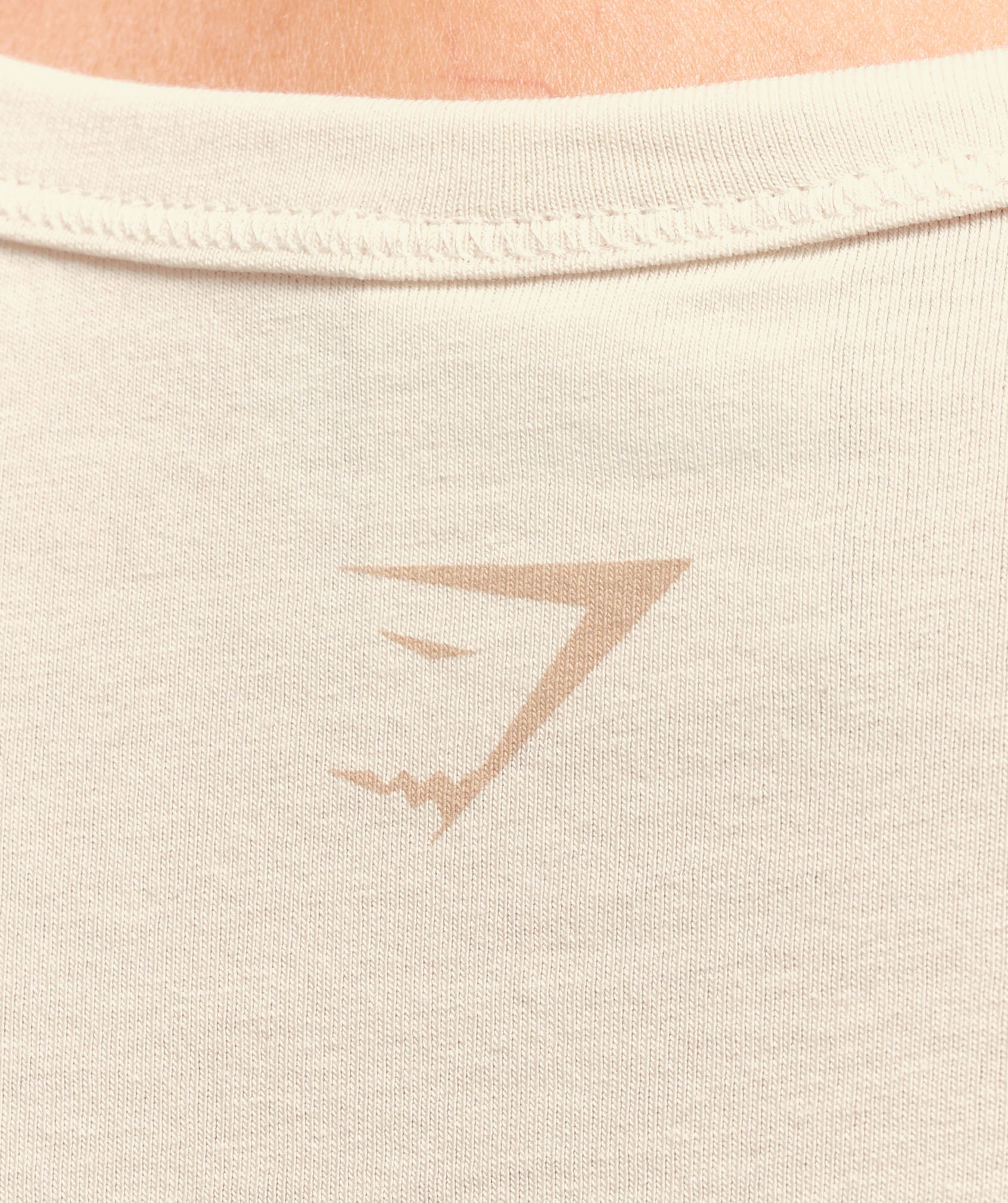 gymshark-cotton-graphic-midi-t-shirt-oat-white-ss25