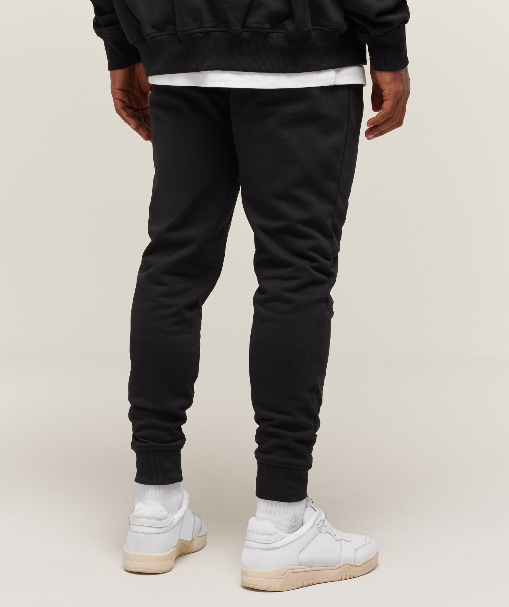 gymshark-crest-joggers-black-ss22