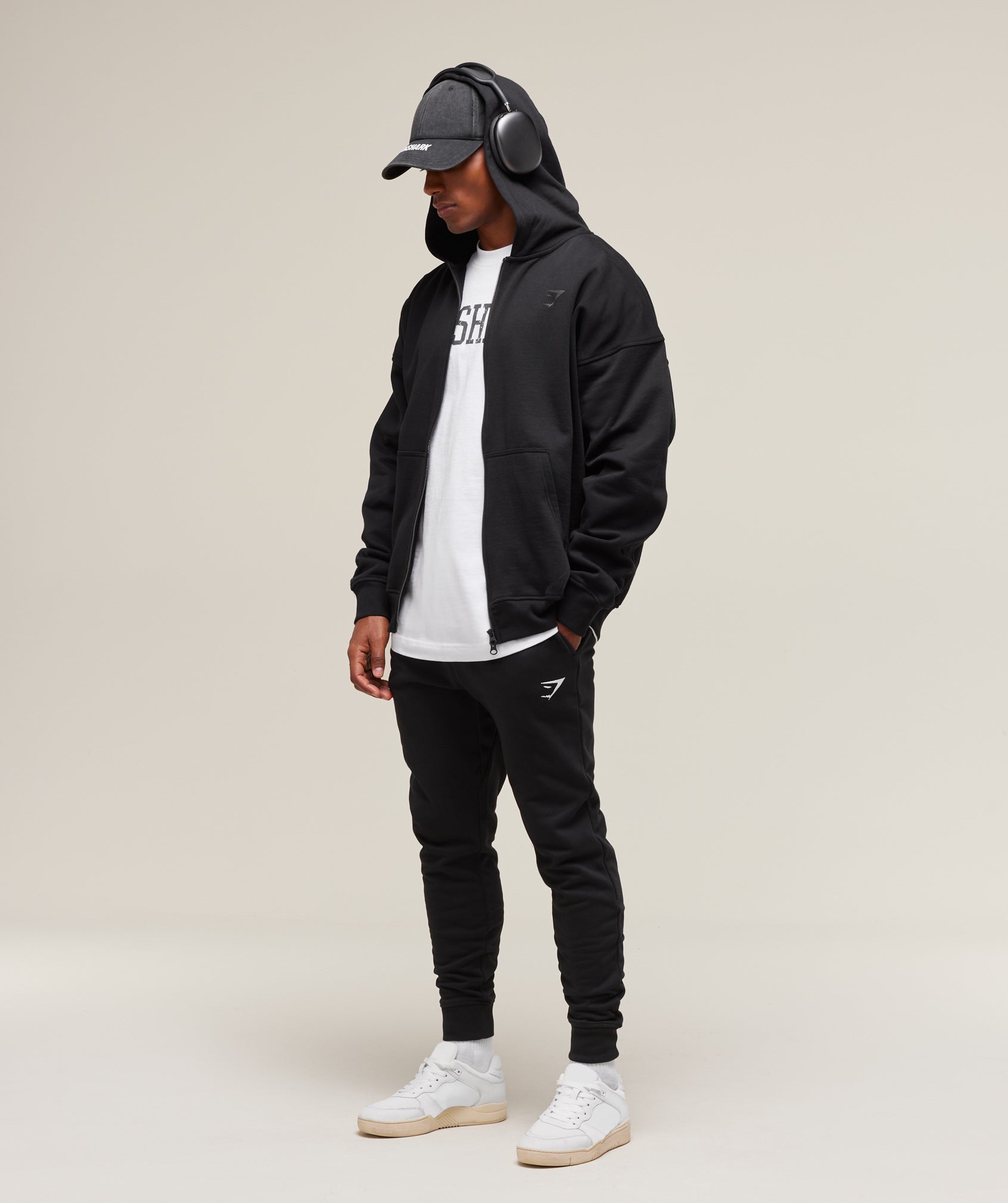 gymshark-crest-joggers-black-ss22
