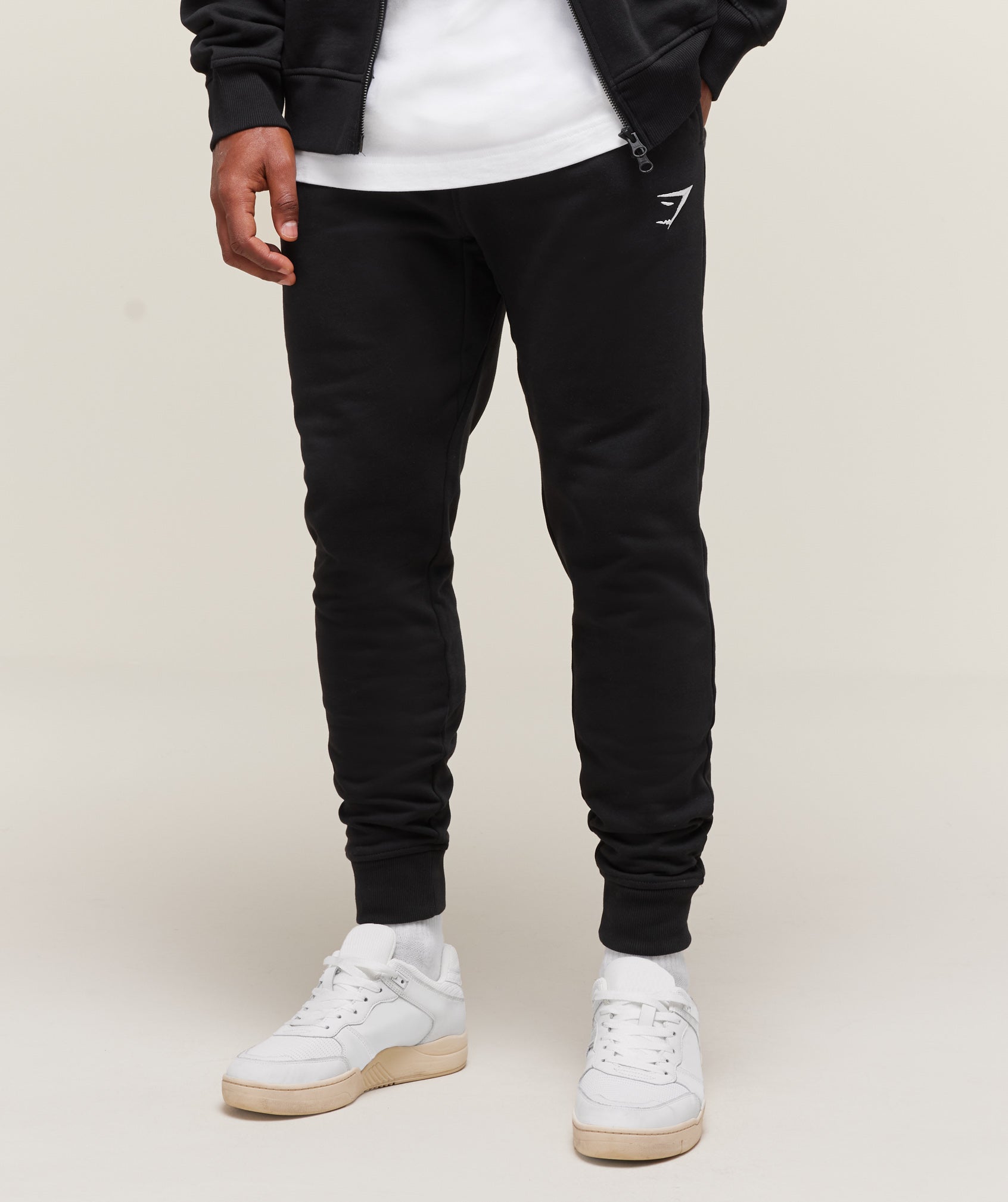 gymshark-crest-joggers-black-ss22
