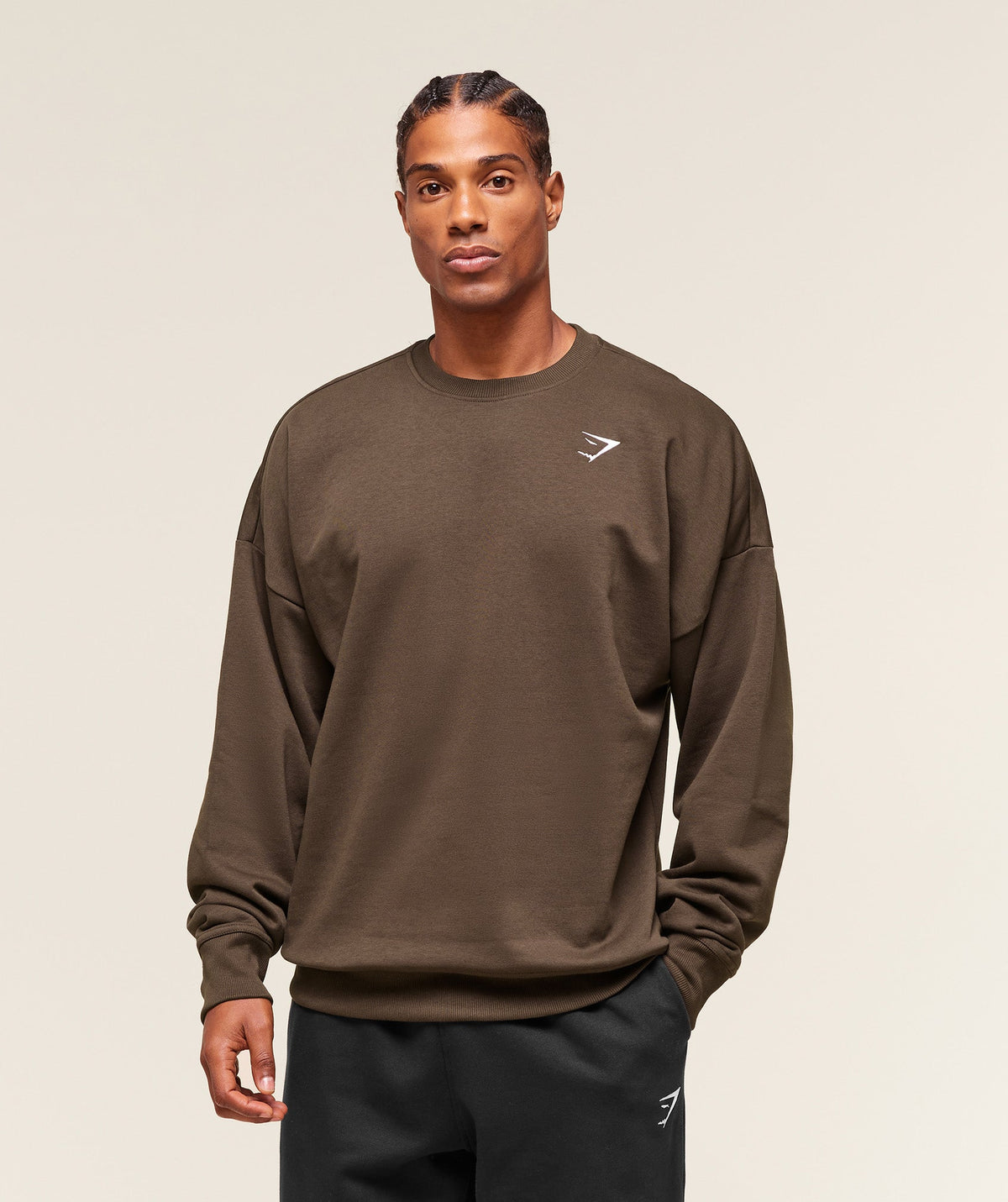 gymshark-crest-oversized-crew-pullovers-brown-aw25