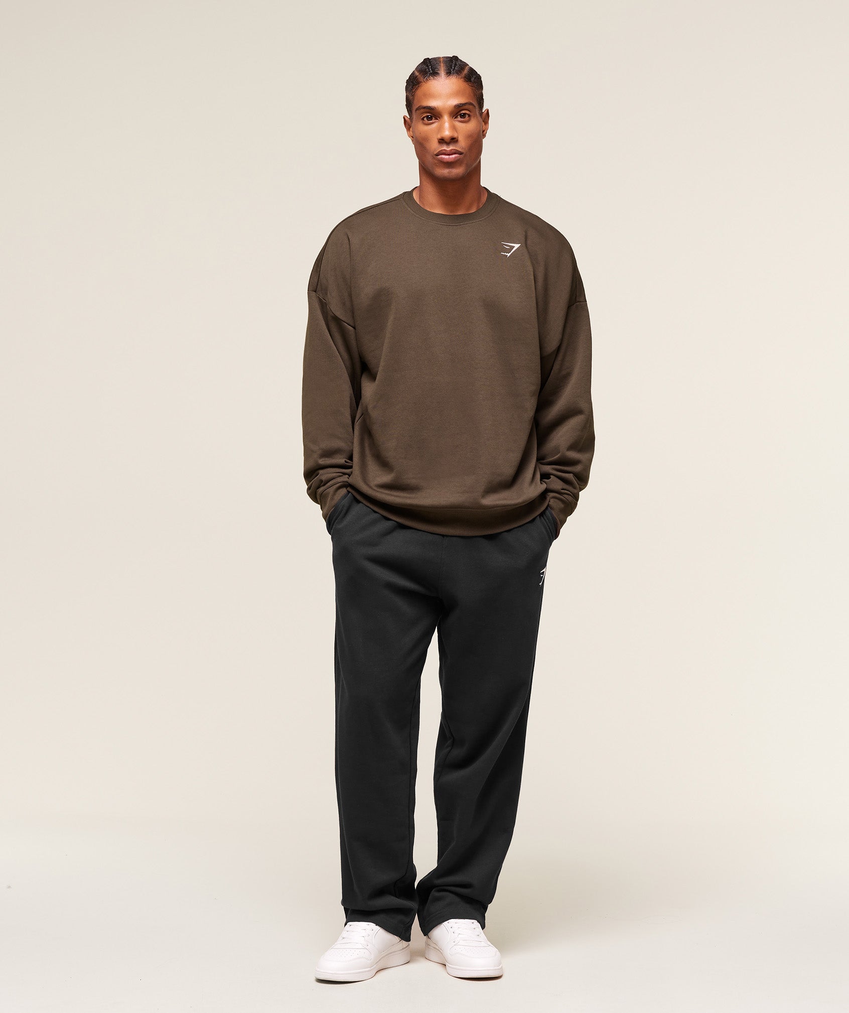 gymshark-crest-oversized-crew-pullovers-brown-aw25
