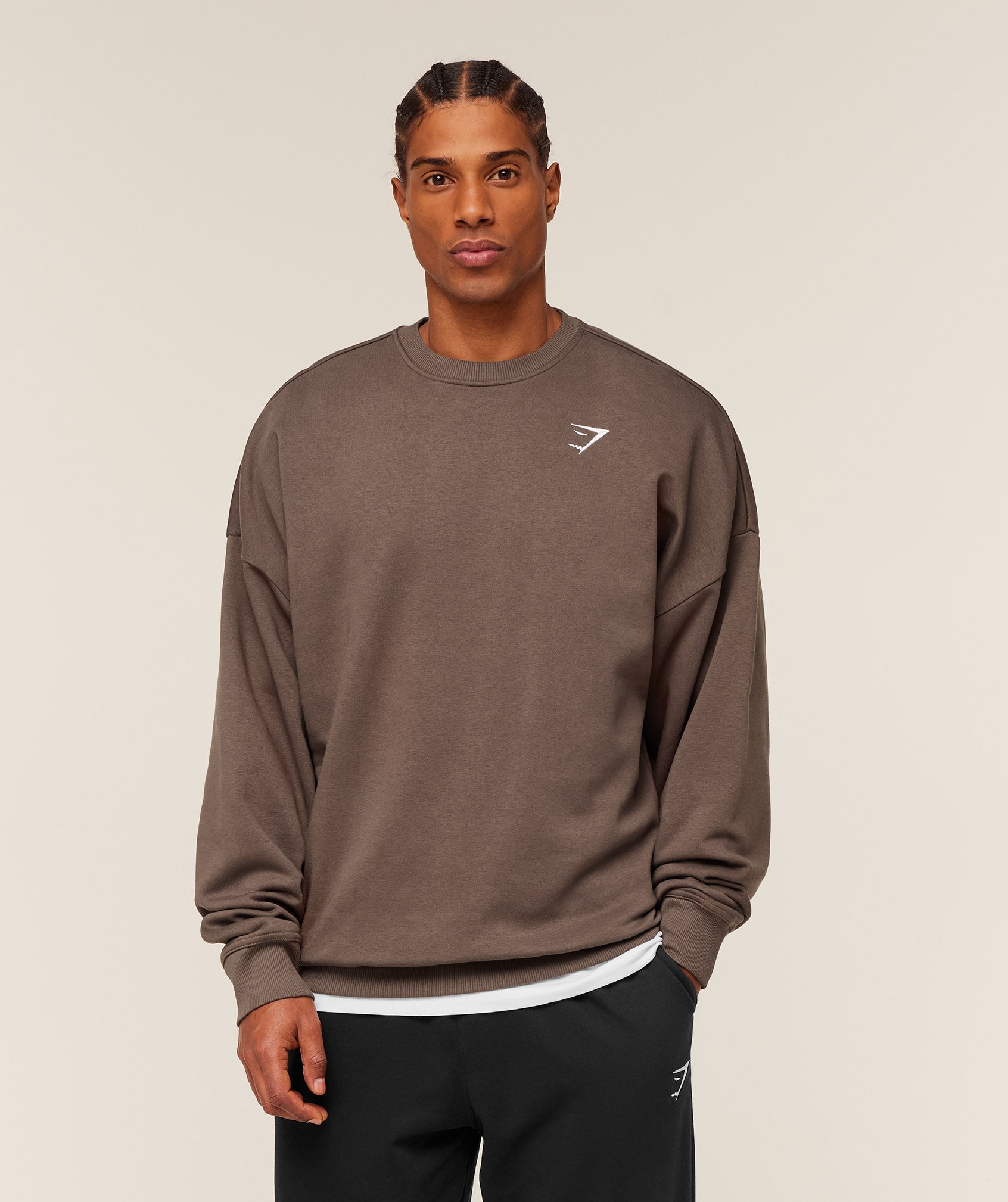 gymshark-oversized-crest-crew-pullovers