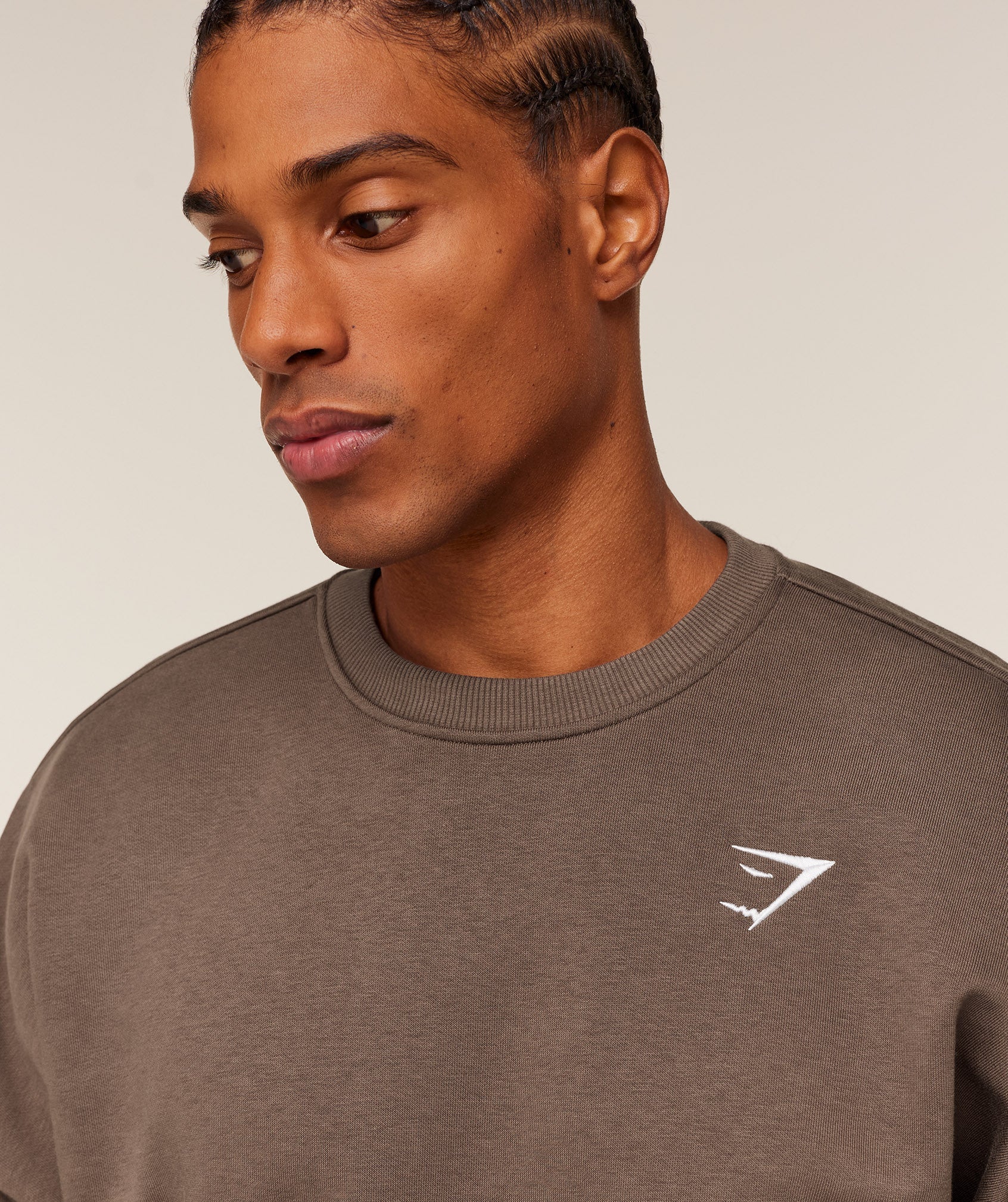 gymshark-oversized-crest-crew-pullovers
