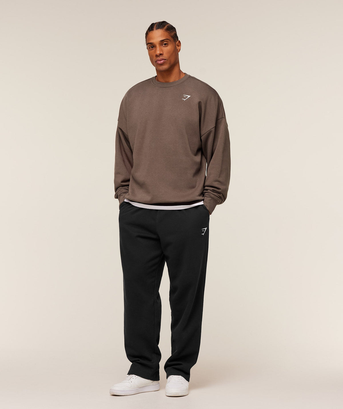 gymshark-oversized-crest-crew-pullovers