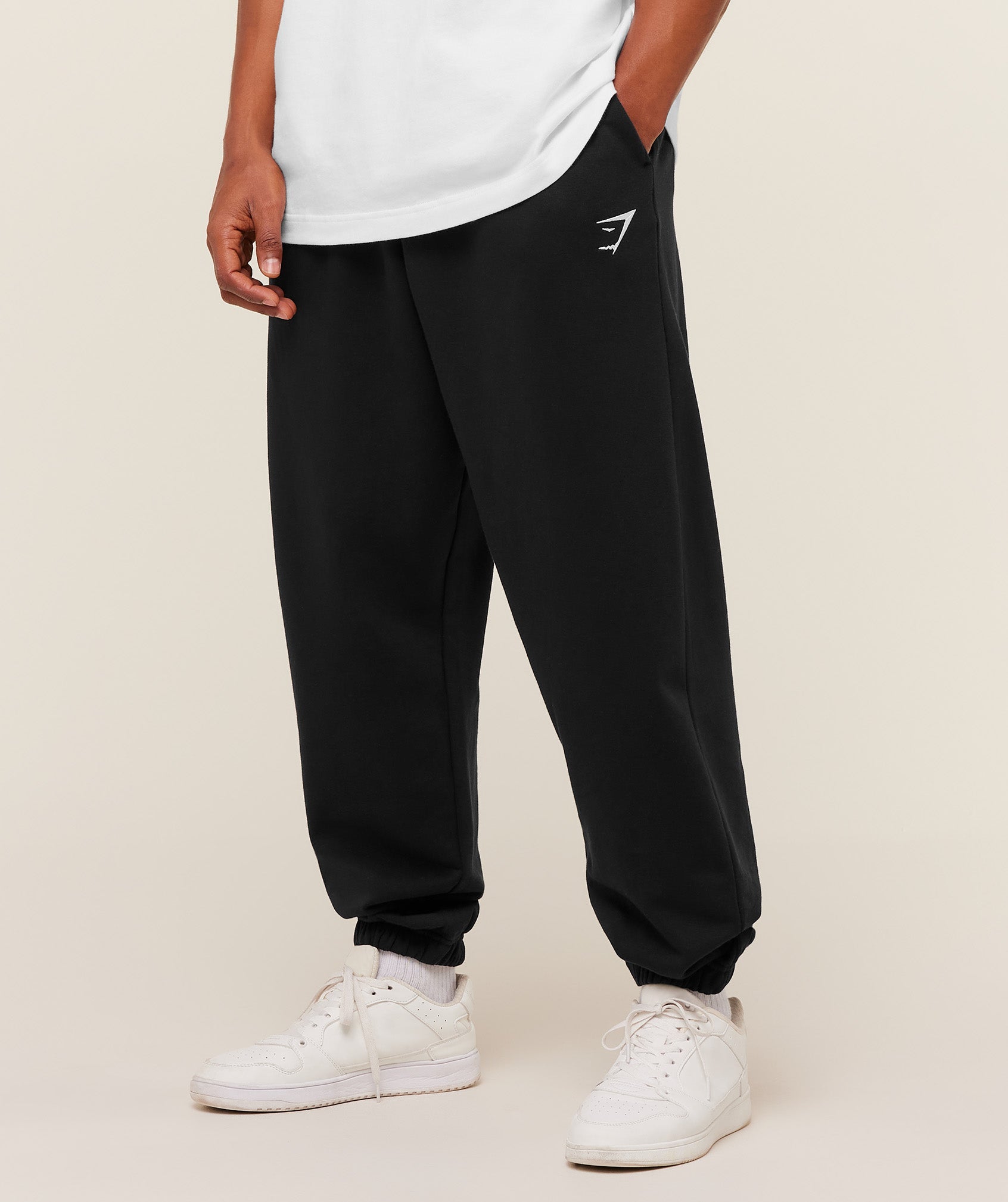 gymshark-crest-oversized-jogger-pants