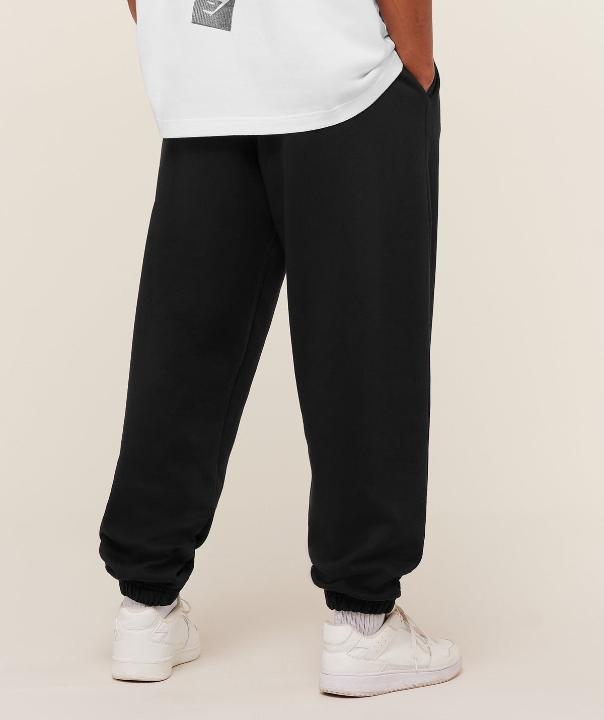 gymshark-crest-oversized-jogger-pants
