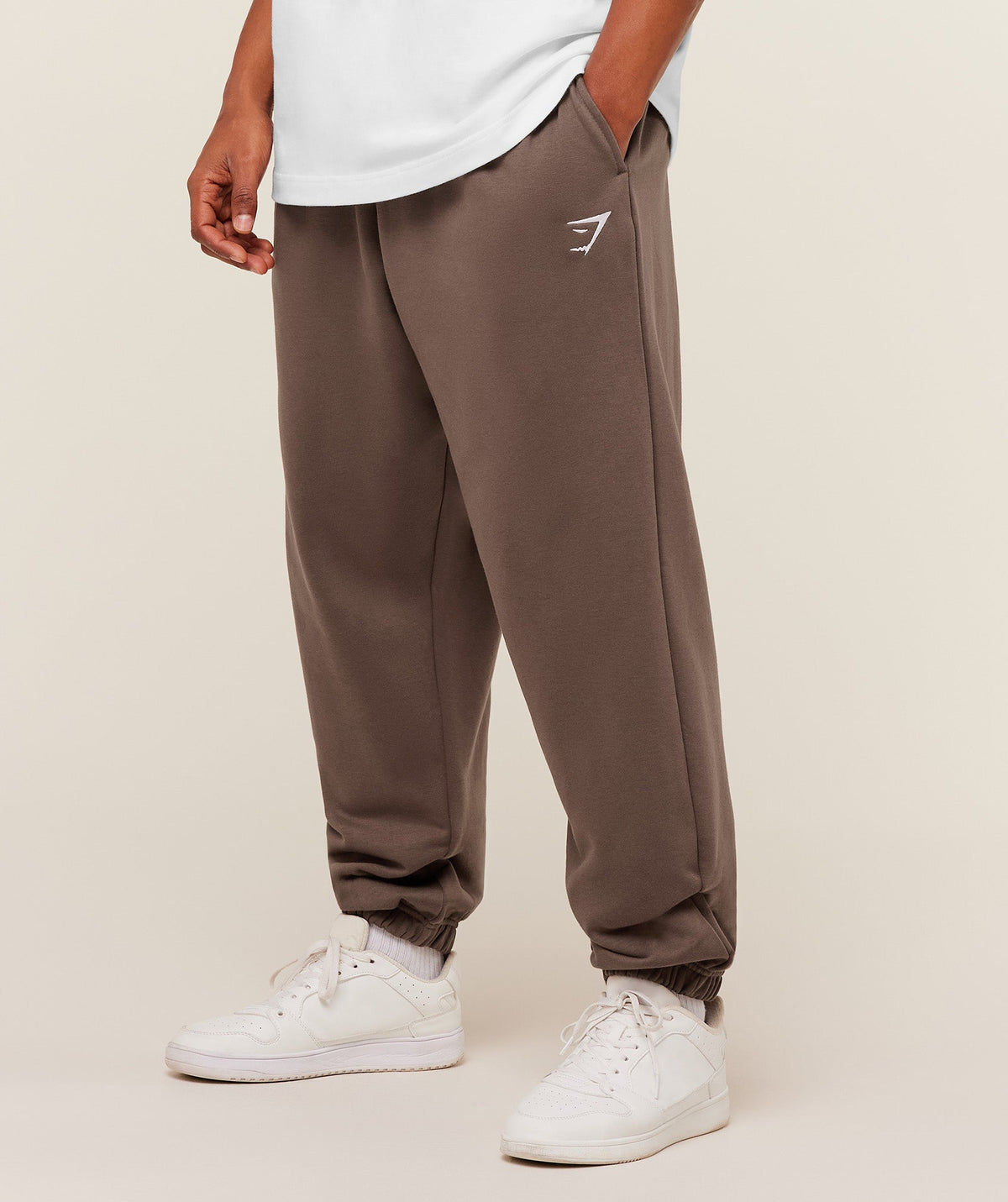 gymshark-crest-oversized-jogger-pants-brown-ss26