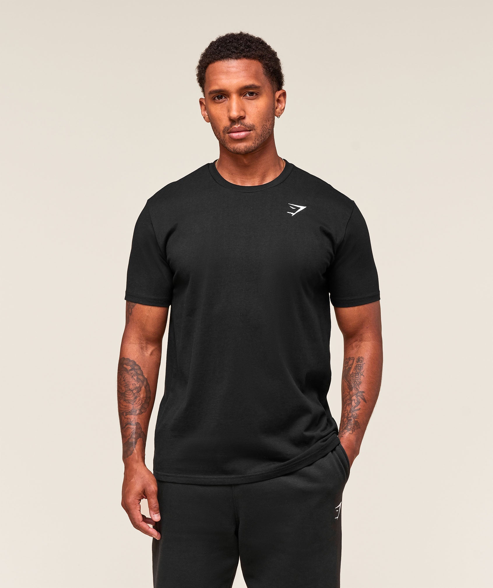 gymshark-crest-t-shirt-black-aw21